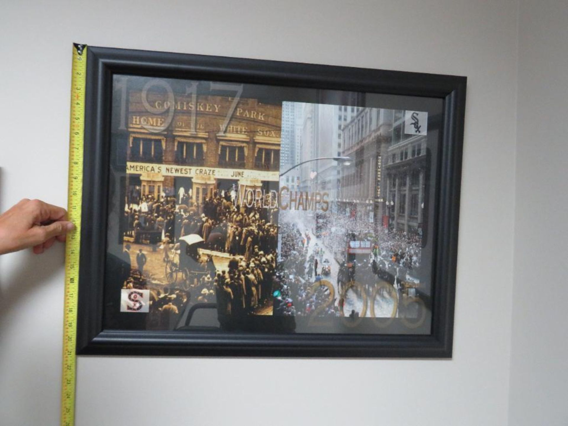 Lot c/o: (5) Framed Chicago Framed Art (1) Auctographed - Image 6 of 6