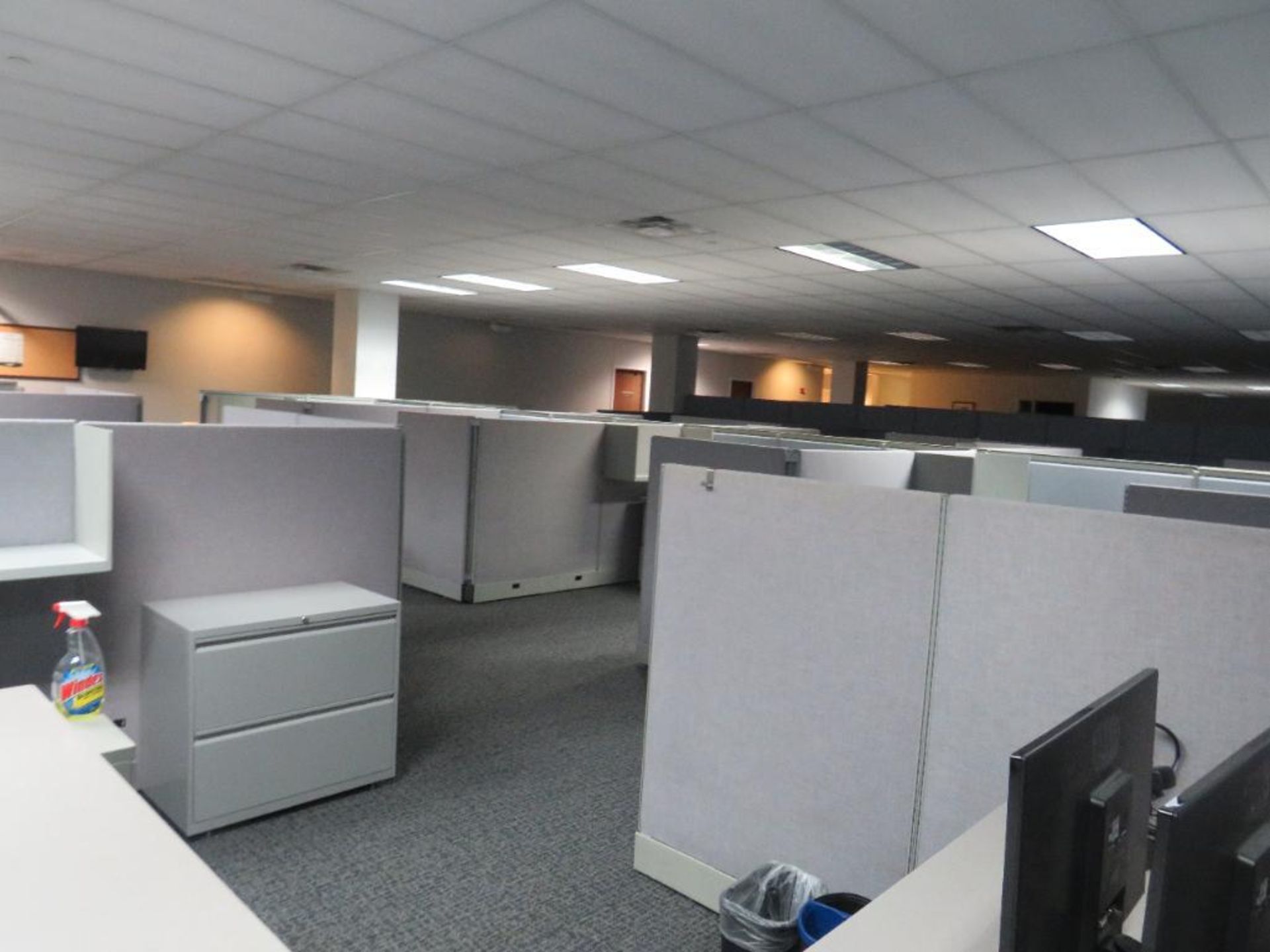 Lot c/o: Appx 6,400 Sq Ft of Cubicles (4000 Sq Ft of 67" High & 2400 Sq Ft of 53" High), Appx 57 Off - Image 14 of 23