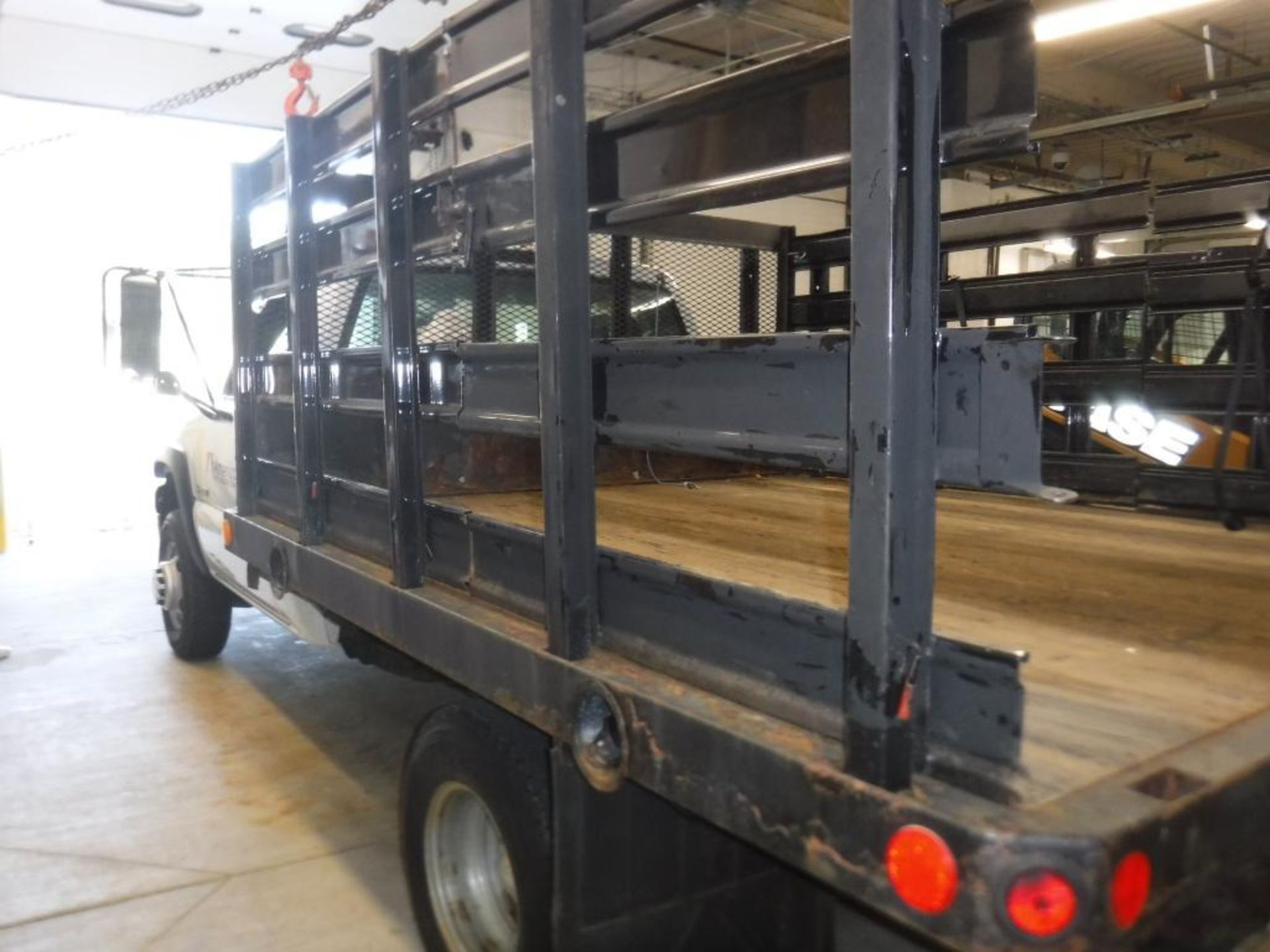 2006 Chevy Silverado K3500 S/A 4 x 4 Flatbed Stake Side Truck - Image 4 of 16