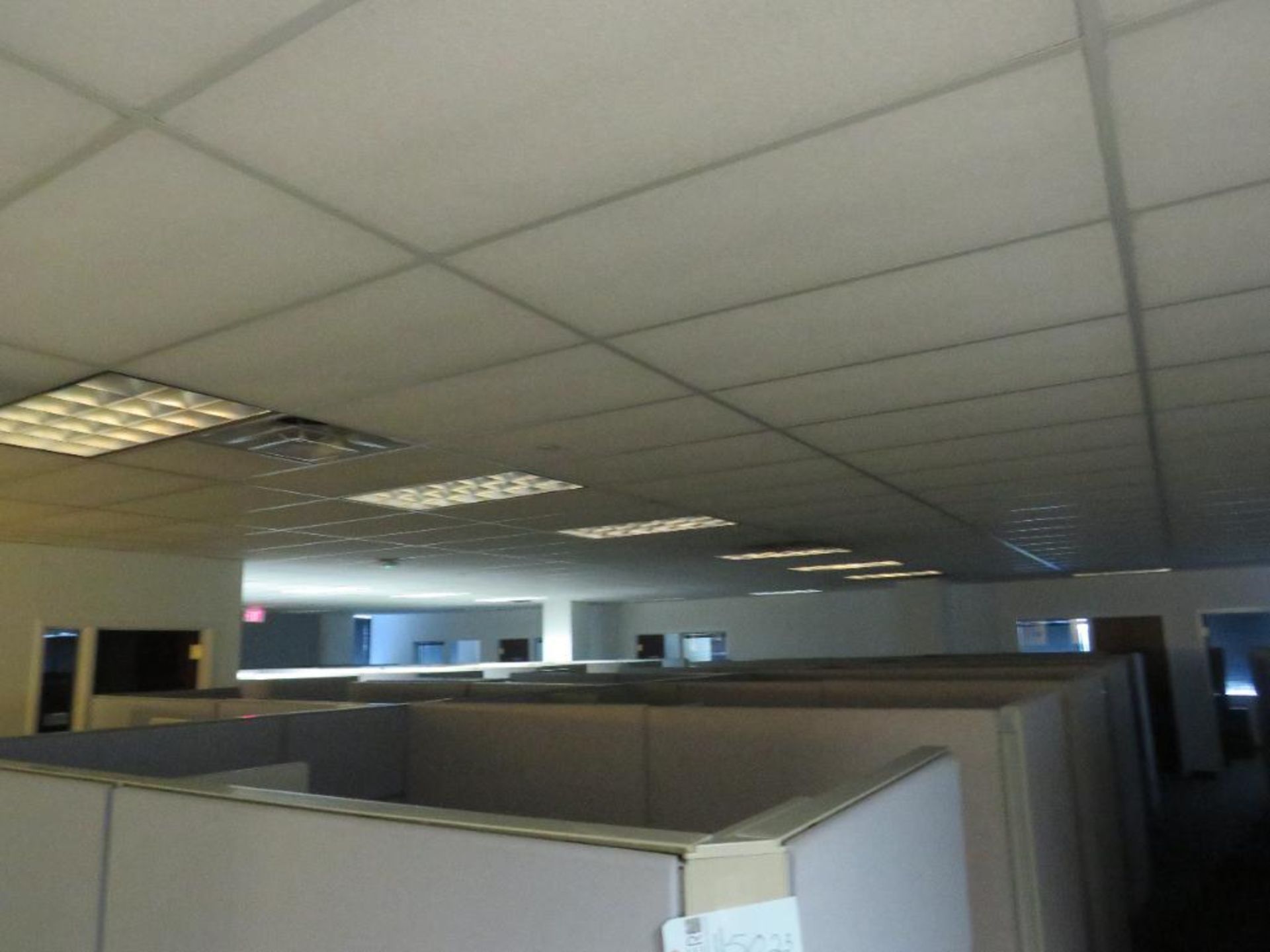 Lot c/o: Appx 6,400 Sq Ft of Cubicles (4000 Sq Ft of 67" High & 2400 Sq Ft of 53" High), Appx 57 Off - Image 20 of 23