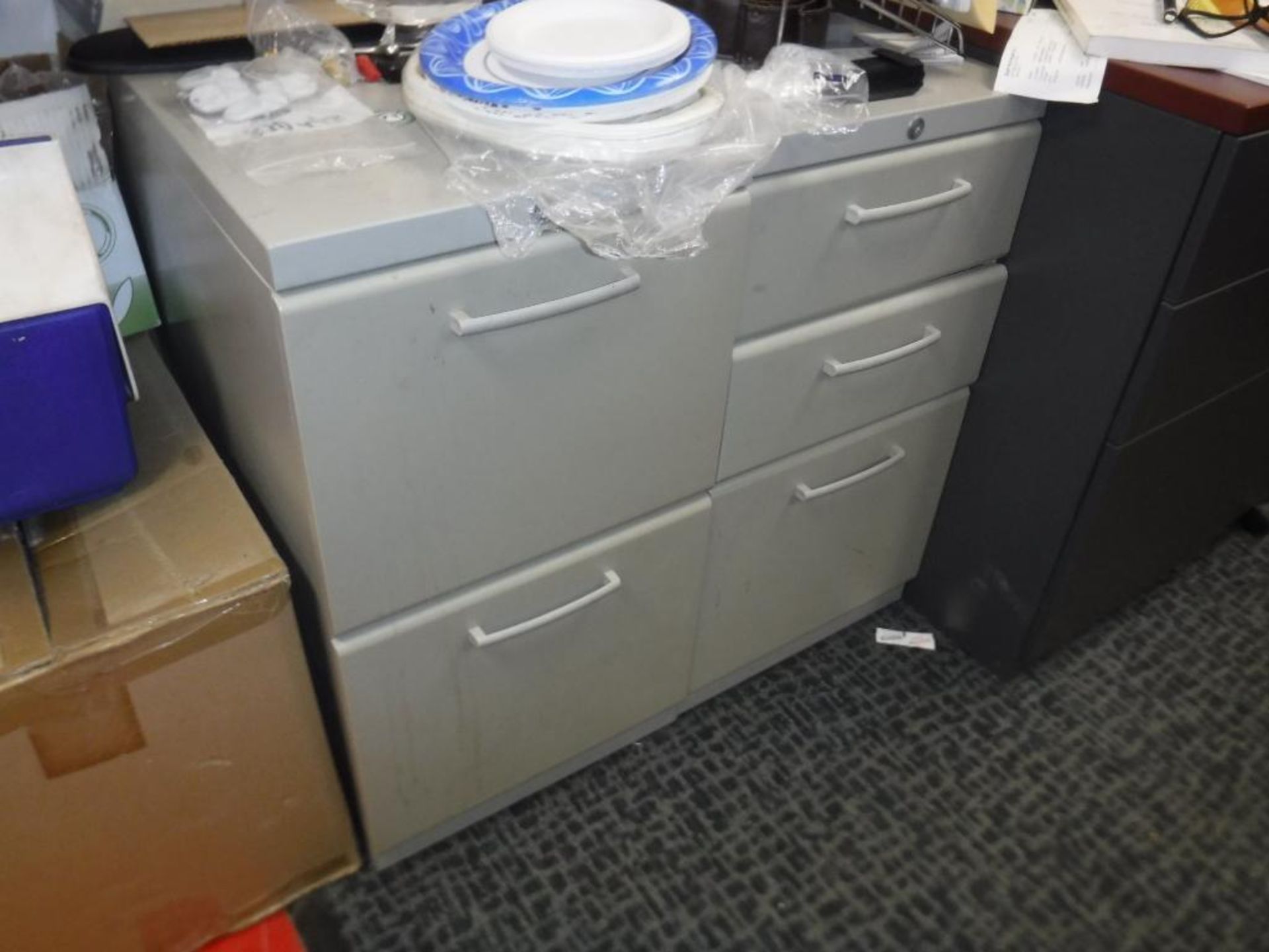 Lot c/o: Contents Maintenance Room (AV/IT NOT INCLUDED), Tool Boxes on Casters, Desk, File Cabinets, - Image 10 of 12