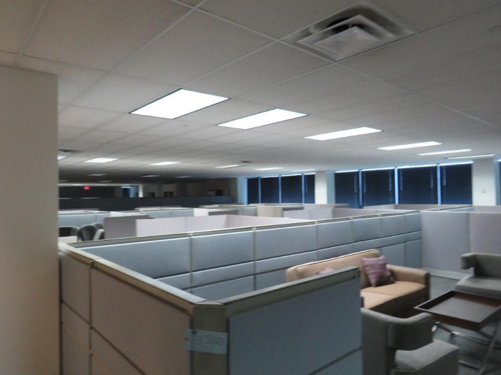 Lot c/o: Appx 6,400 Sq Ft of Cubicles (4000 Sq Ft of 67" High & 2400 Sq Ft of 53" High), Appx 57 Off - Image 11 of 23