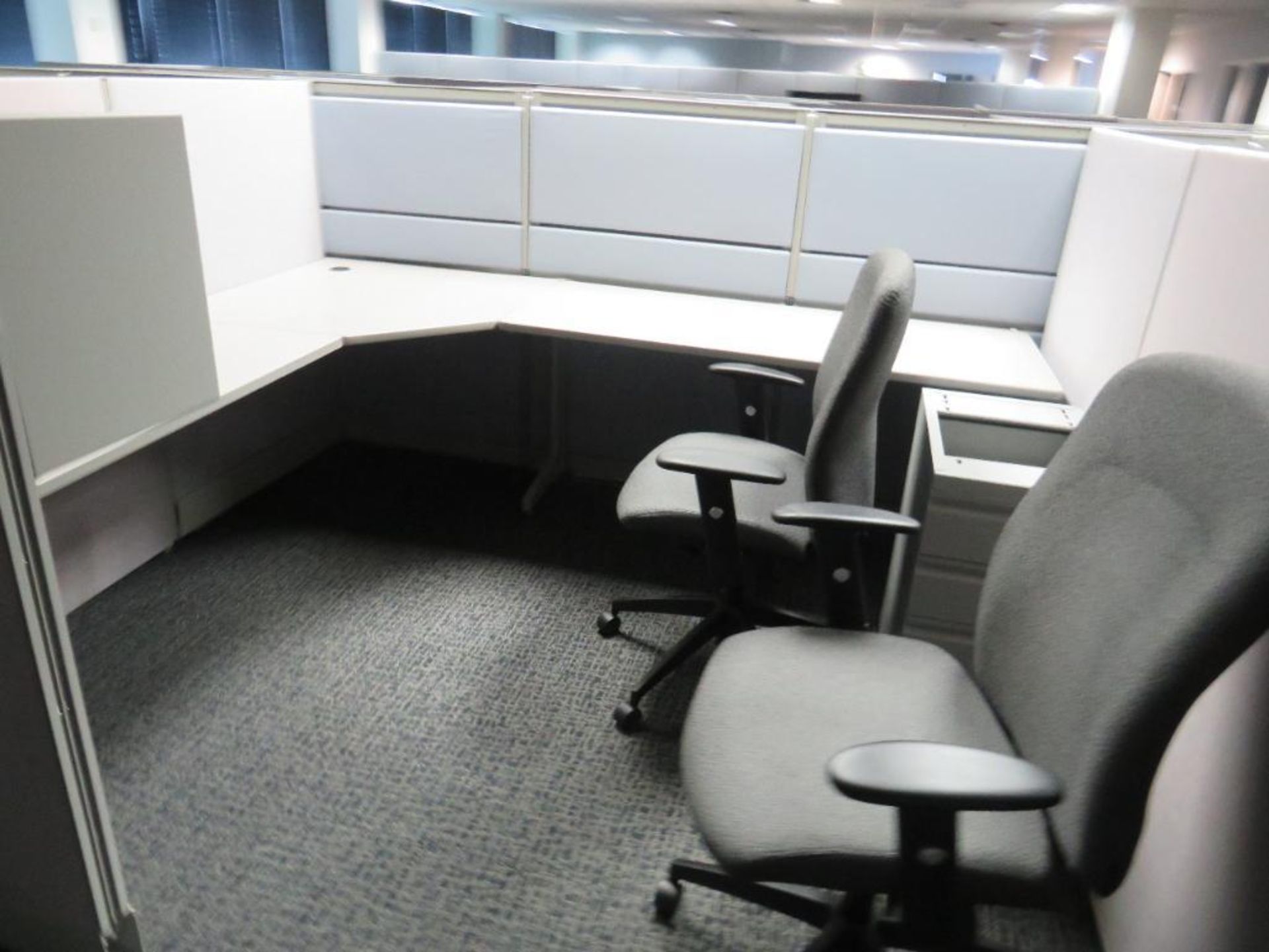 Lot c/o: Appx 6,400 Sq Ft of Cubicles (4000 Sq Ft of 67" High & 2400 Sq Ft of 53" High), Appx 57 Off - Image 17 of 23