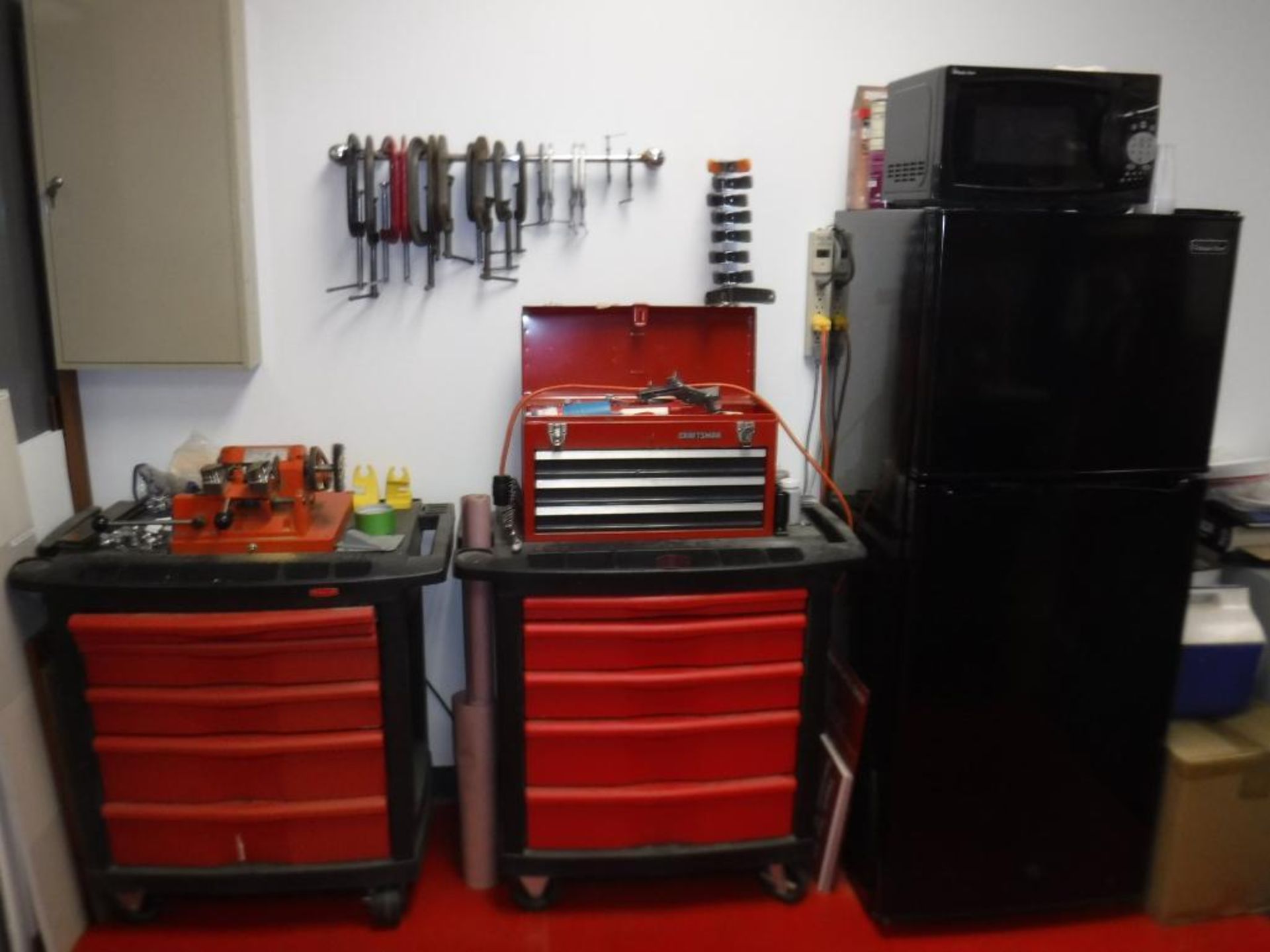 Lot c/o: Contents Maintenance Room (AV/IT NOT INCLUDED), Tool Boxes on Casters, Desk, File Cabinets, - Image 2 of 12