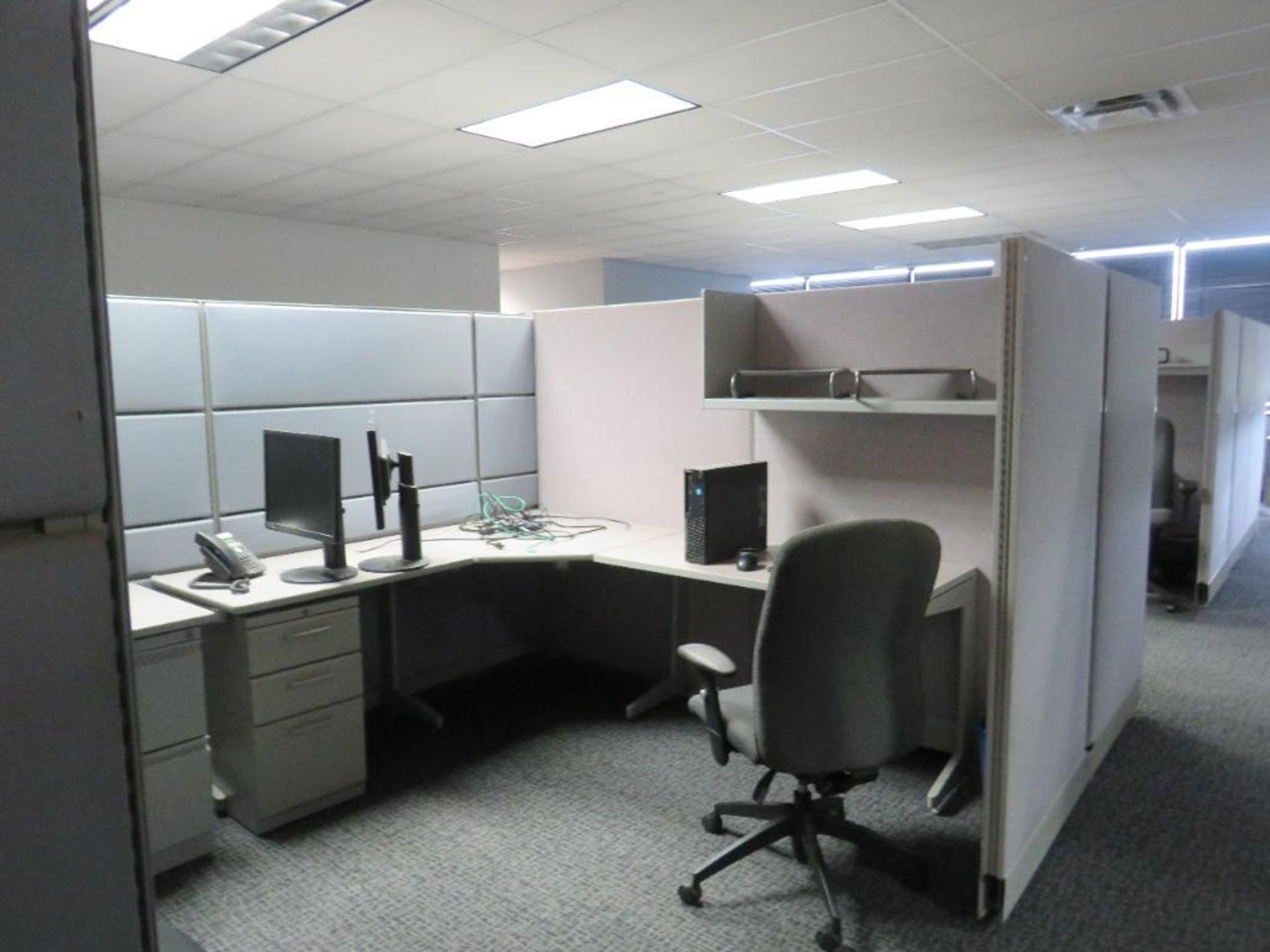 Lot c/o: Large Quantity of Cubicle Partitions Appx. 12,000-Sq. Ft. of 67" & 54" Tall