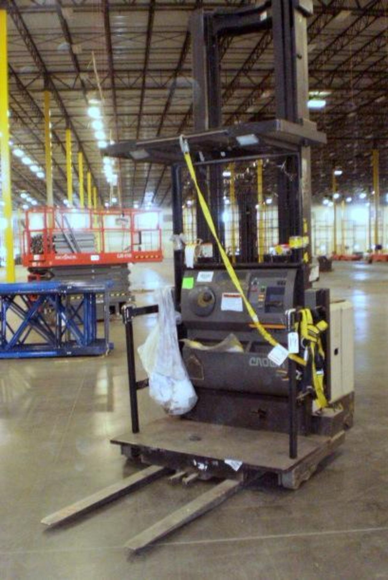 Crown 3,000-LBS. Capacity Model SP3220-30 Electric Order Picker