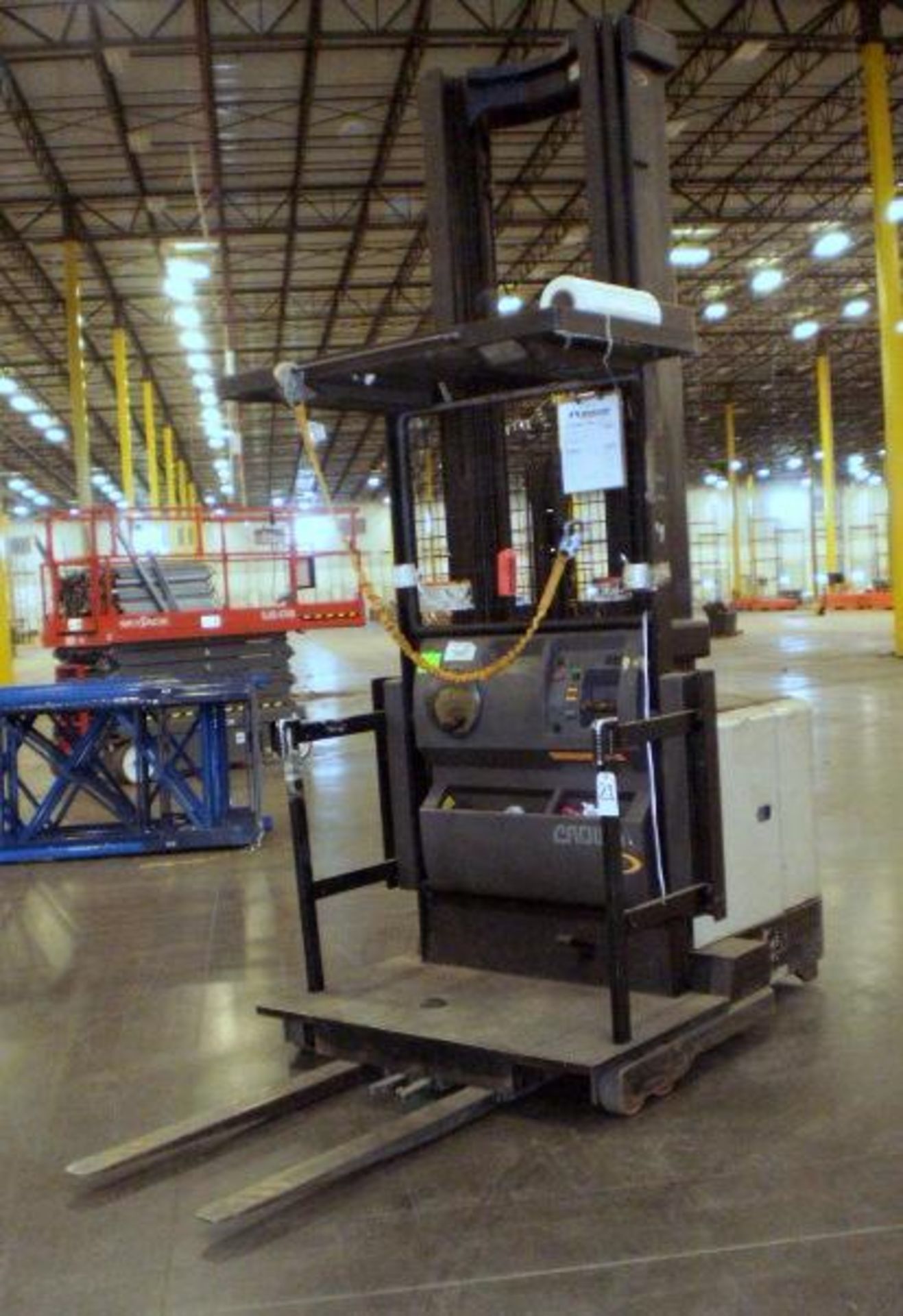 Crown 3,000-LBS. Capacity Model SP3220-30 Electric Order Picker