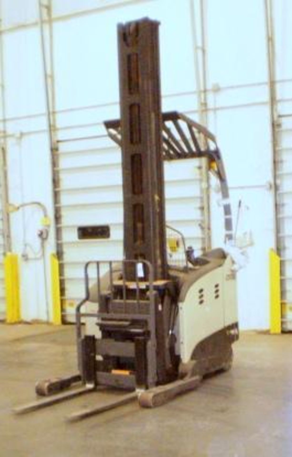 Crown 4,500-LBS. Capacity Model RM6025-45 Electric Narrow Aisle Forklift Truck
