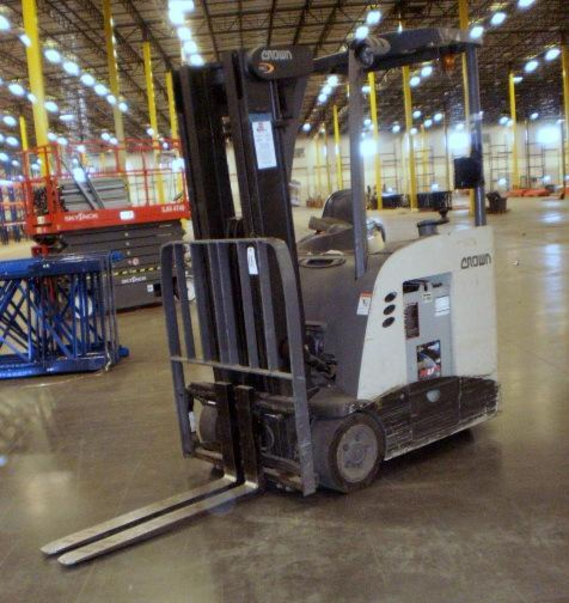 Crown 3,000-LBS. Capacity Model RC3020-30 Electric Stand Up Narrow Aisle Forklift - Image 2 of 2