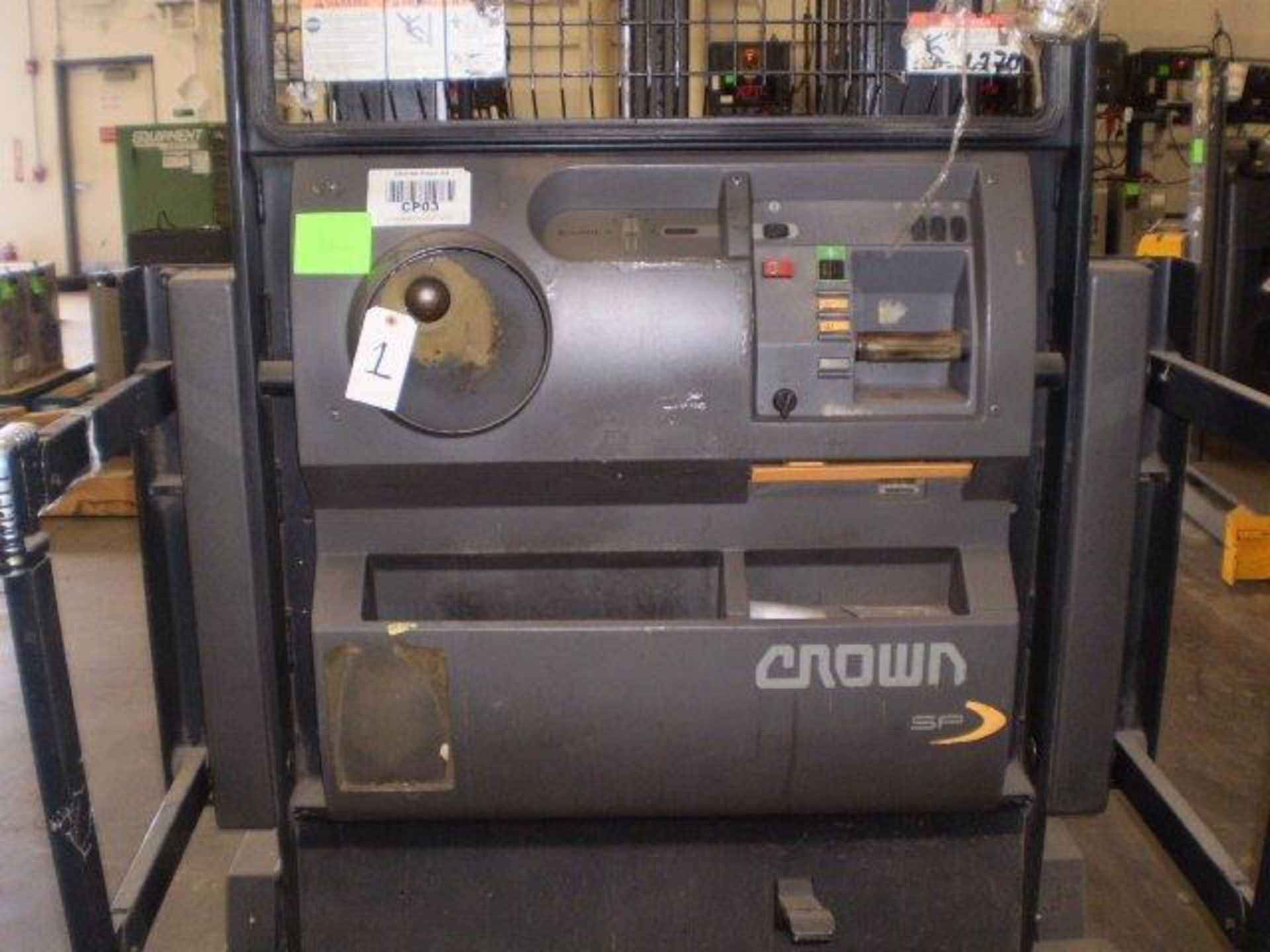 Crown 3,000-LBS. Capacity Model SP3220-30 Electric Order Picker *NO CHARGER* - Image 6 of 6