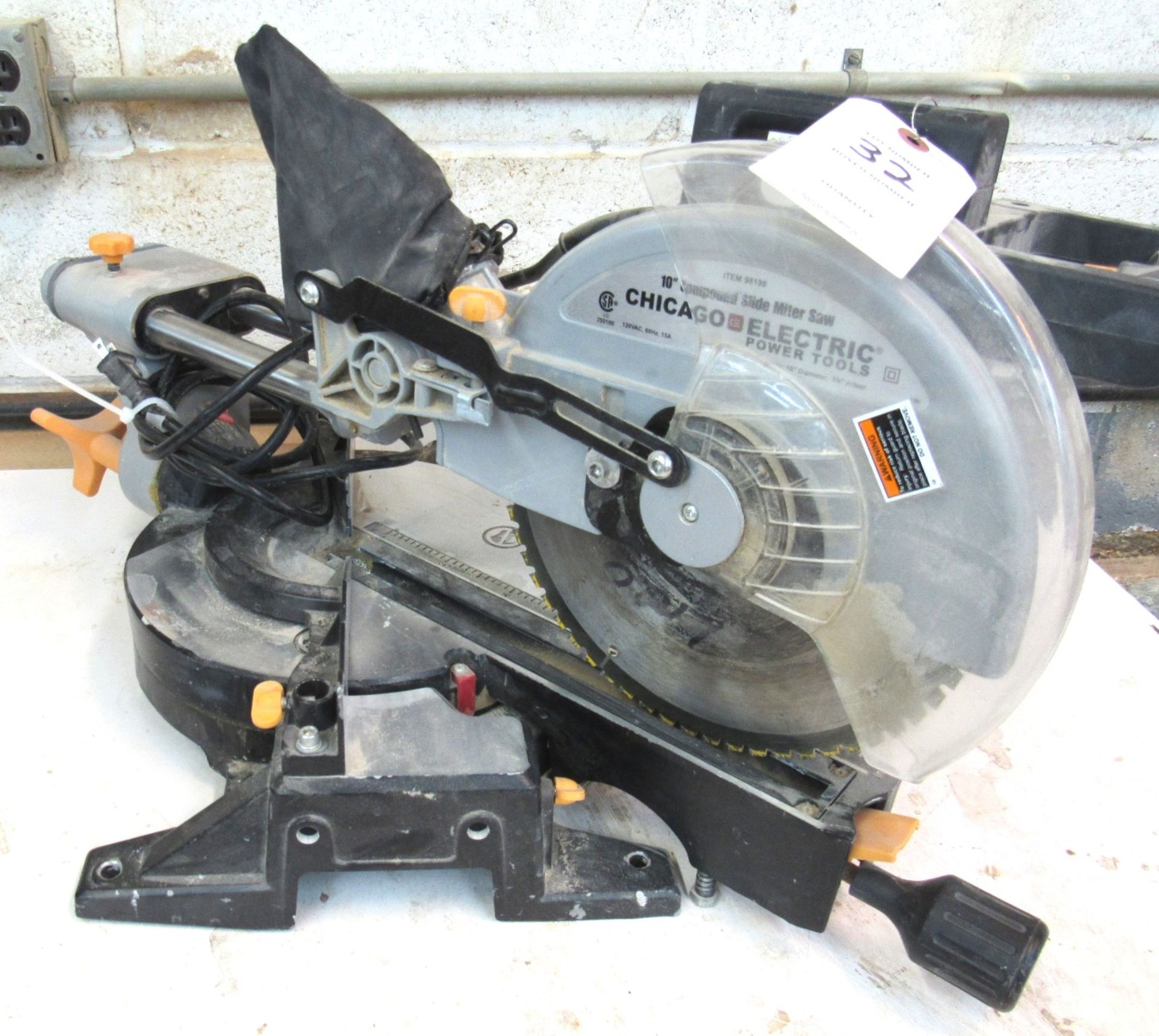 10" DeWalt Mod.DW713 Double Bevel Sliding Compound Miter Saw