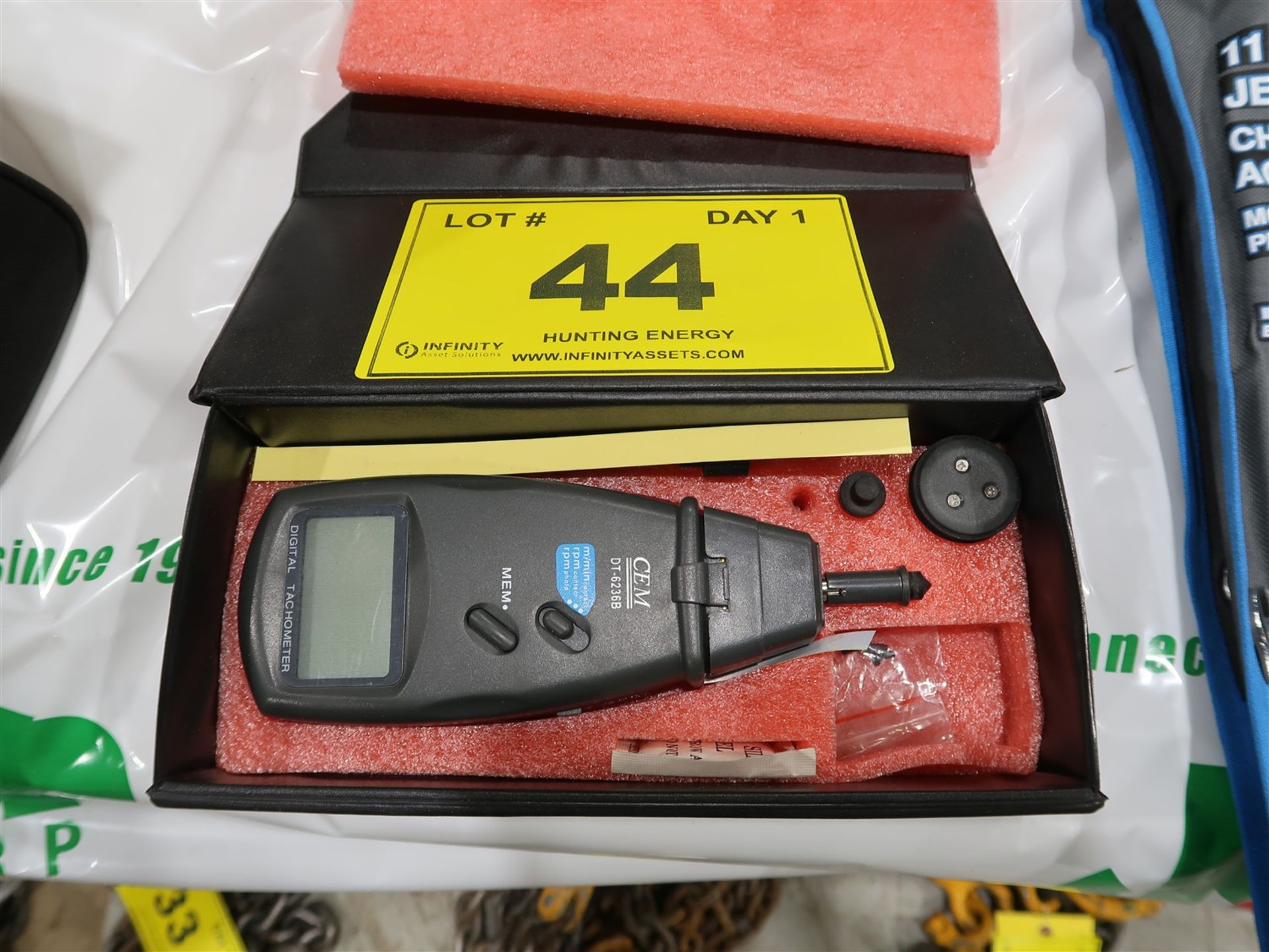 CEM DT-6236B DIGITAL TACHOMETER