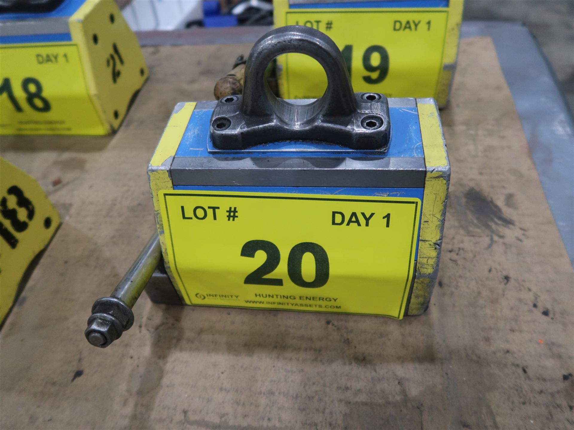 SCHUNK LEVER OPERATED MAGNETIC LIFTER, MOD. MHM-IT-250, 250 KG