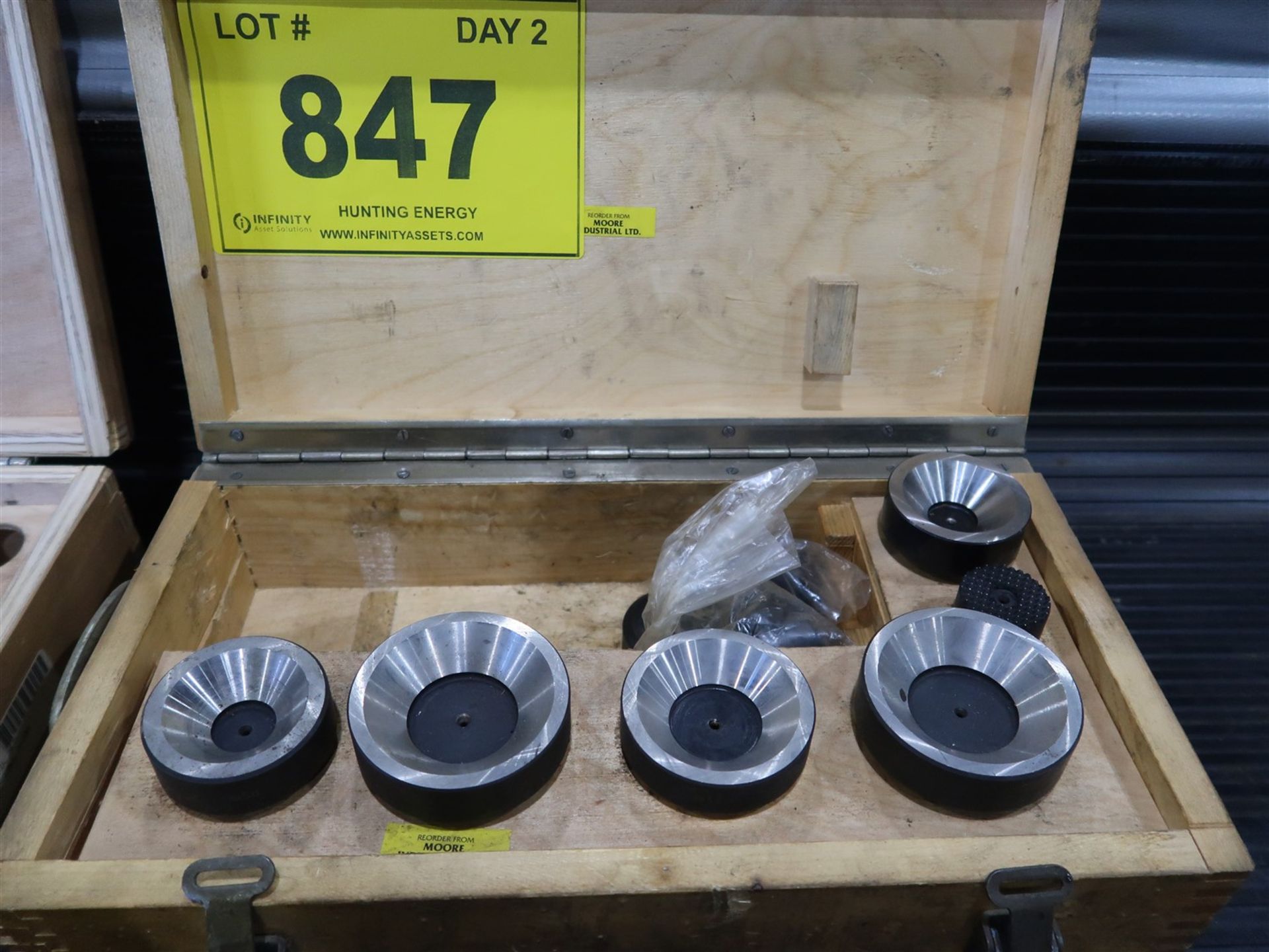 BOX OF LATHE LIVE CENTER TOOLING