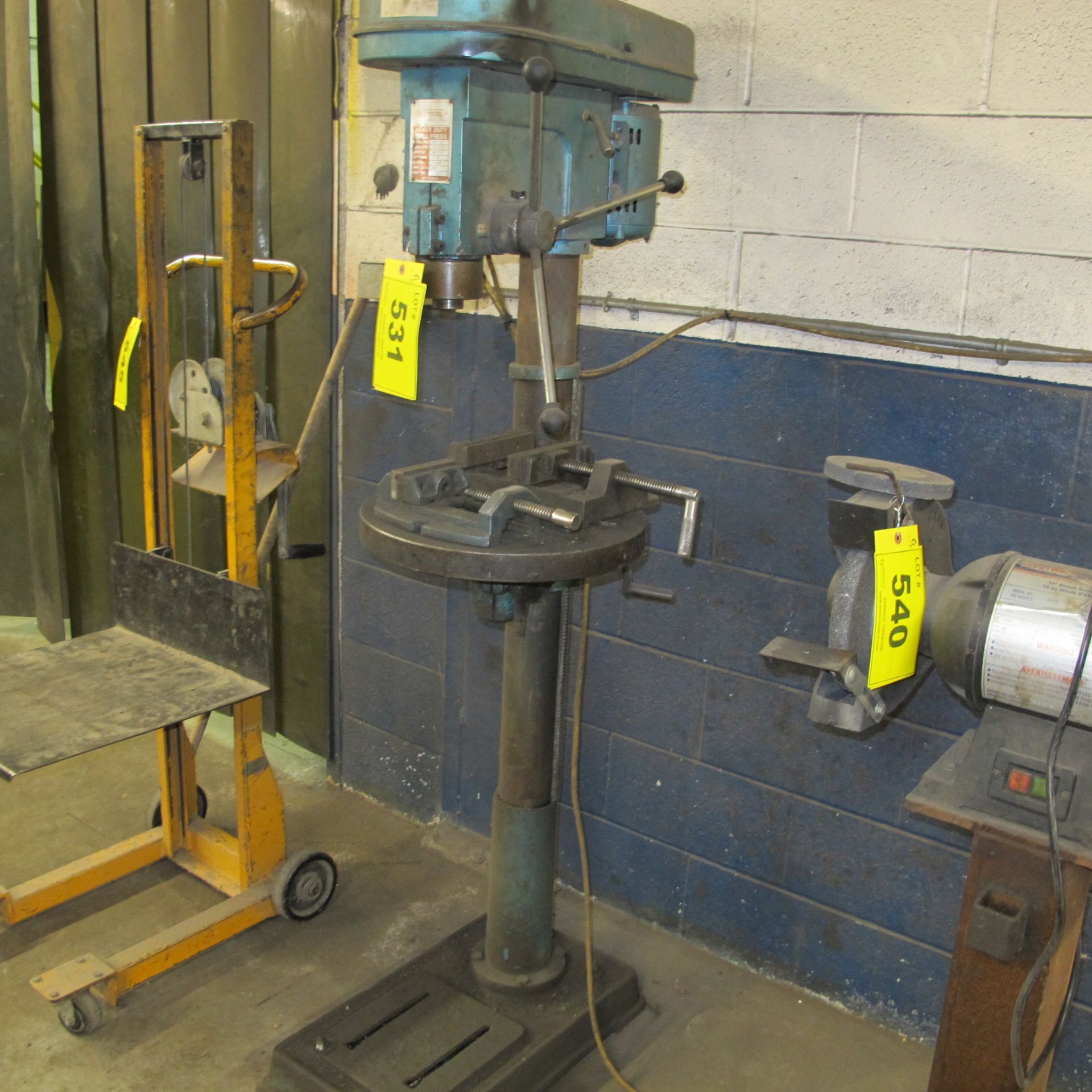 BUSY BEE B17B DRILL PRESS W/ (2) VISES (WEST BUILDING, WELDING SHOP) - Bild 2 aus 3