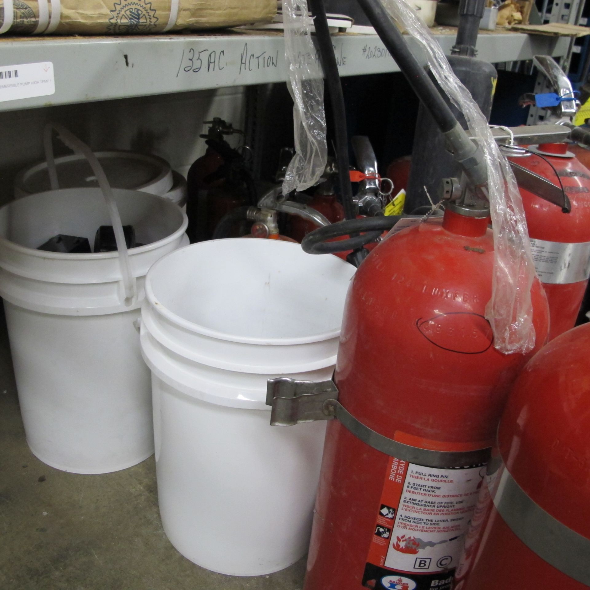 LOT OF FIRE EXTINGUISHERS AND HOSES (WEST BUILDING, CENTRAL PARTS CRIB) (SUBJECT TO BULK BID LOT - Bild 2 aus 2
