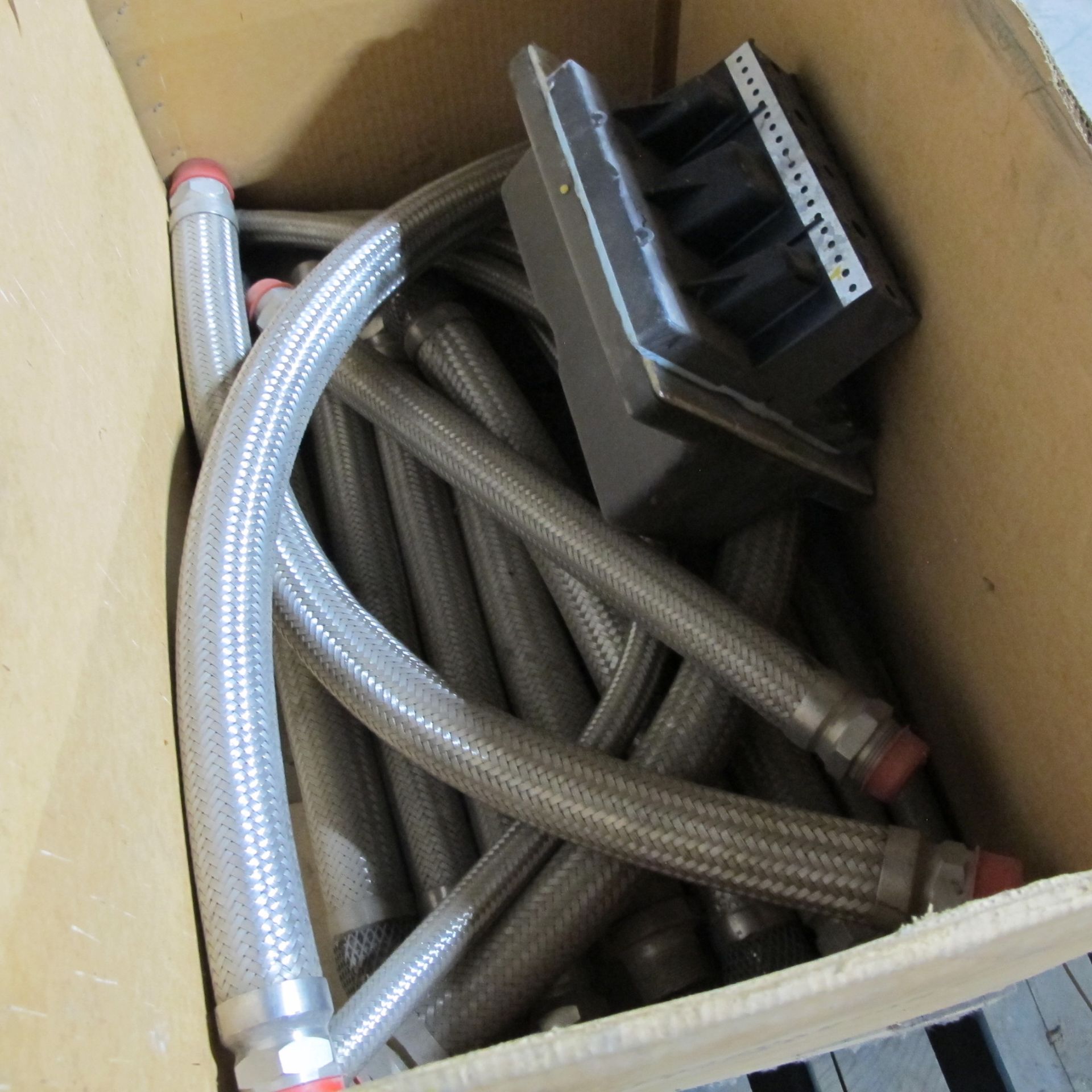 PALLET OF FLANGE 15" 8 BOLTS / CASE OF FLEXABLE METAL HOSE (EAST BUILDING, SOUTH WAREHOUSE) - Bild 2 aus 2