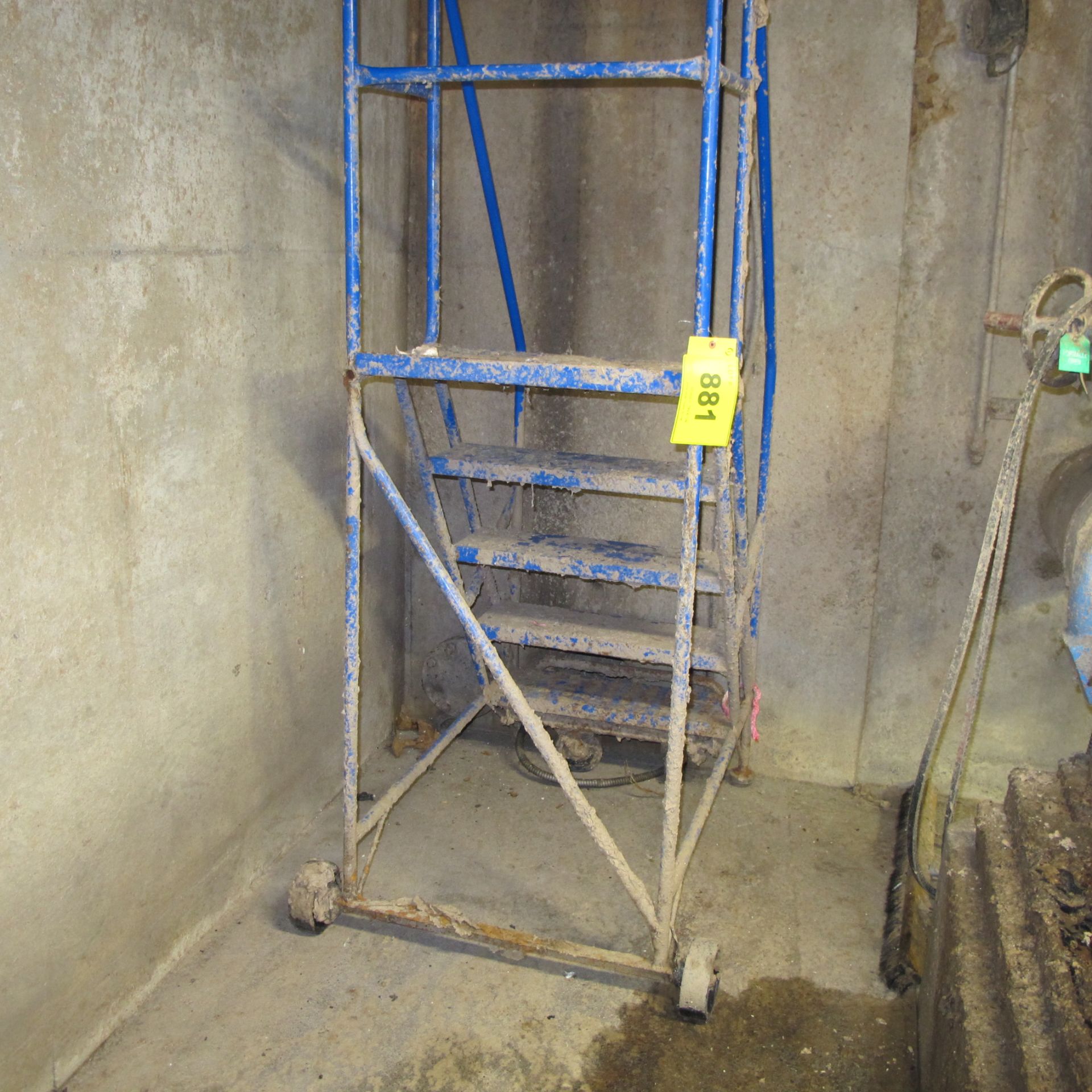 5-STEP WAREHOUSE LADDER (WEST BUILDING, GROUND LEVEL/BASEMENT UNDER PAPER MACHINE) - Bild 2 aus 2