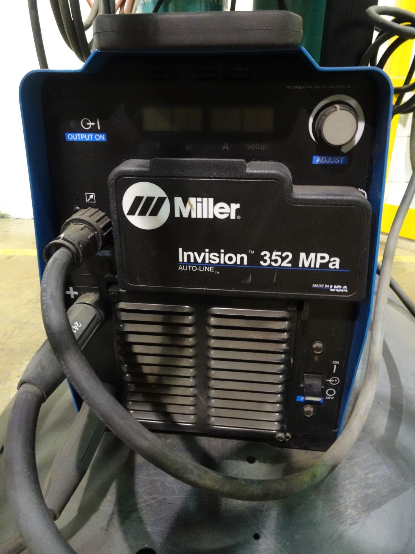 MILLER INVISION 352 MPA AUTO-LINE WELDER C/W MILLER D-74 MPA PLUS TWIN HEAD WIRE FEEDER, S/N - Image 3 of 9