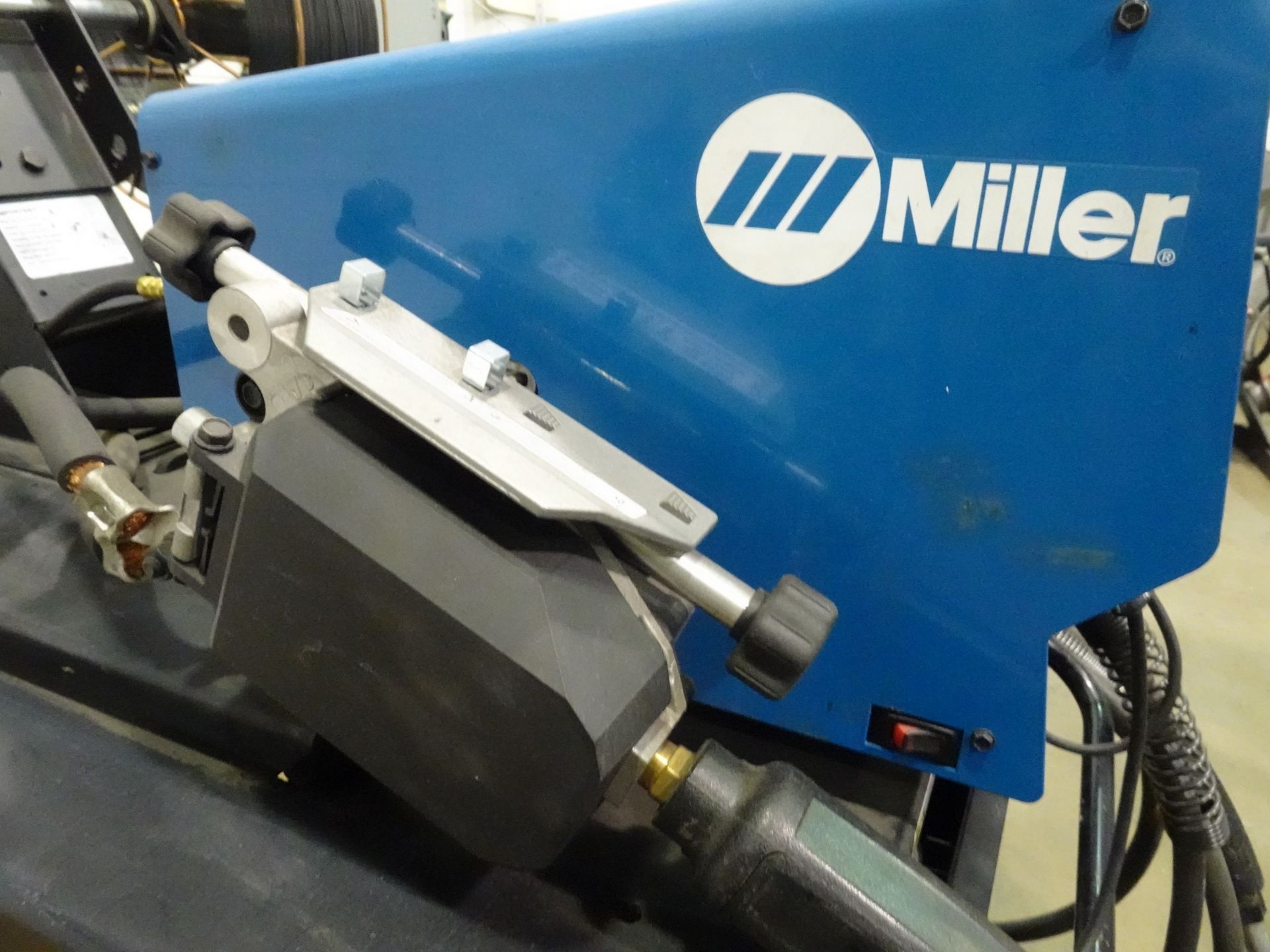 MILLER INVISION 352 MPA AUTO-LINE WELDER C/W MILLER D-74 MPA PLUS TWIN HEAD WIRE FEEDER, S/N - Image 9 of 9