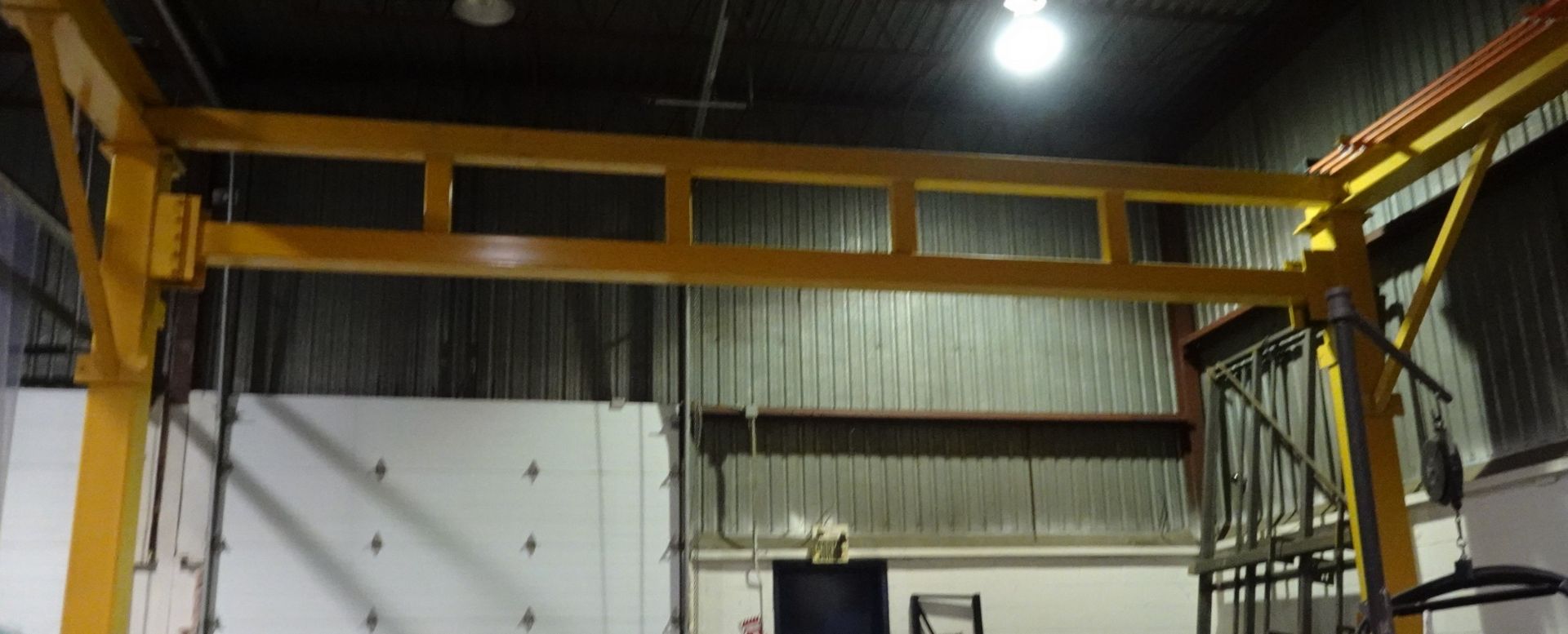 NELSON 7.5 TON CAPACITY FREE STANDING OVERHEAD CRANE SYSTEM, 25' SPAN, 20' UNDER THE HOOK 40'