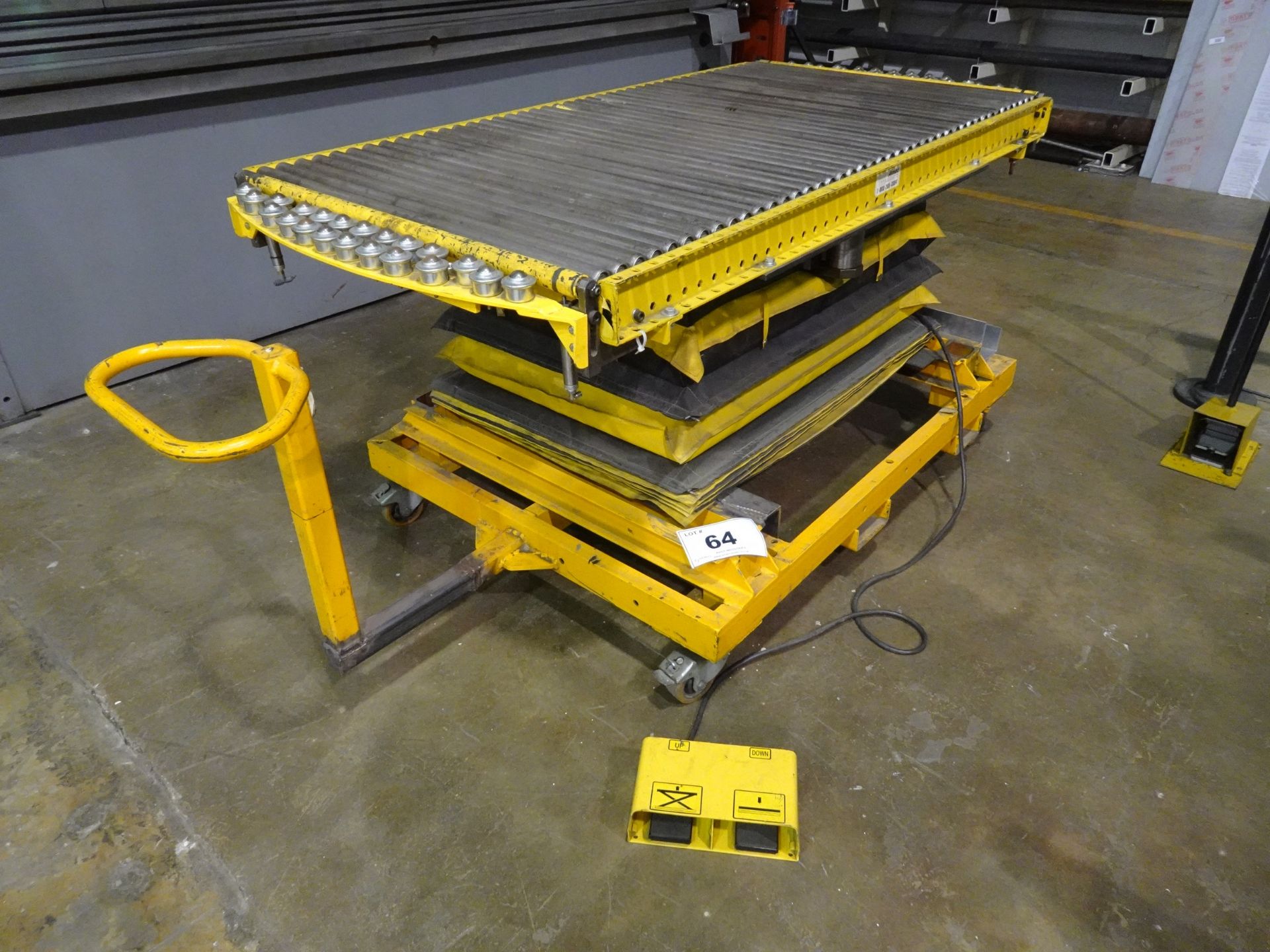 2010 ALMCA 2000 LBS CAPACITY ROLLER TOP CONVEYOR ELECTRIC SCISSOR LIFT, MOUNTED ON CART, ROTARY