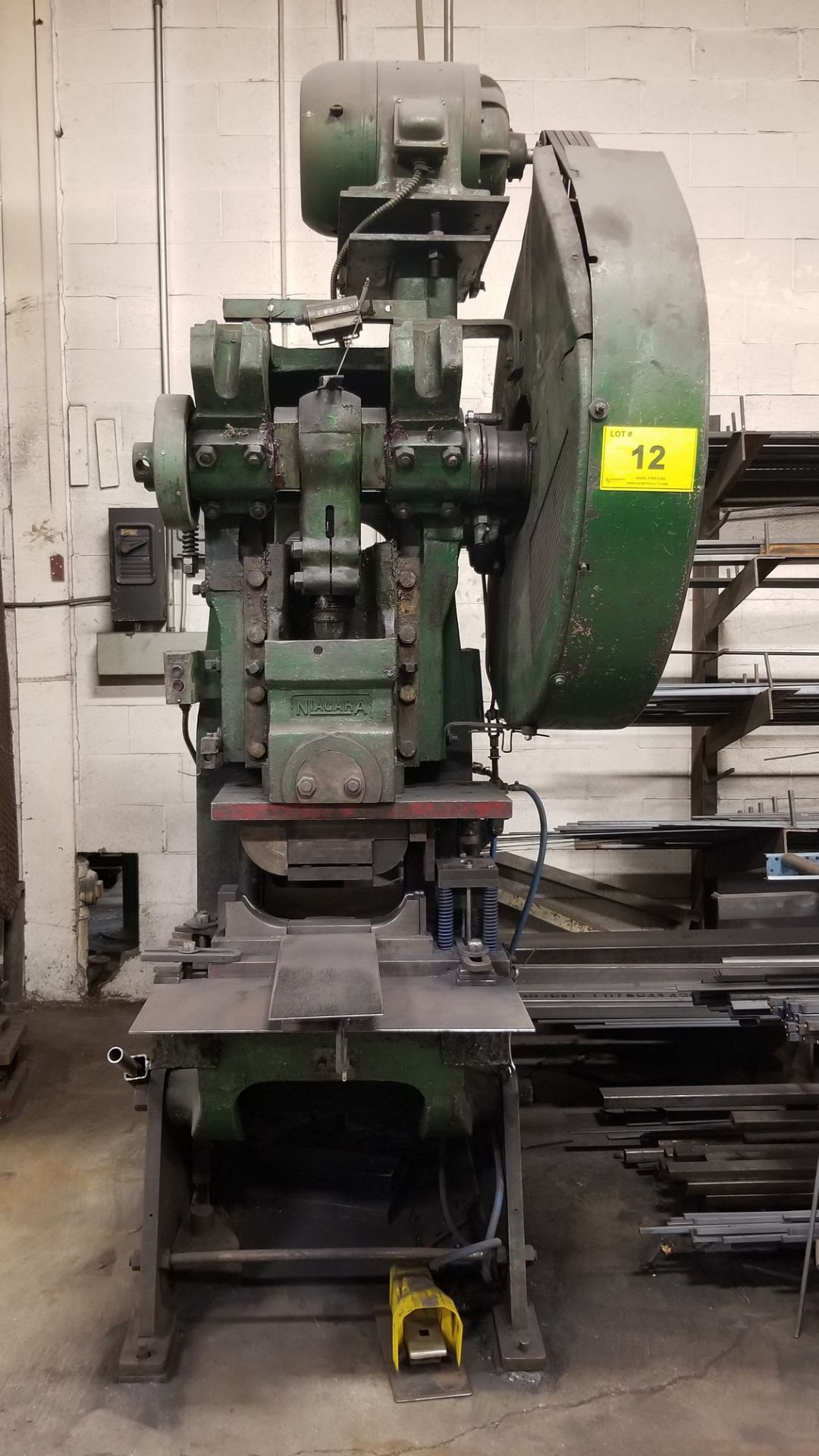 NIAGARA A3-1/2 PUNCH PRESS W/DIE FOR CHOPPING/FORMING GRATE BARS