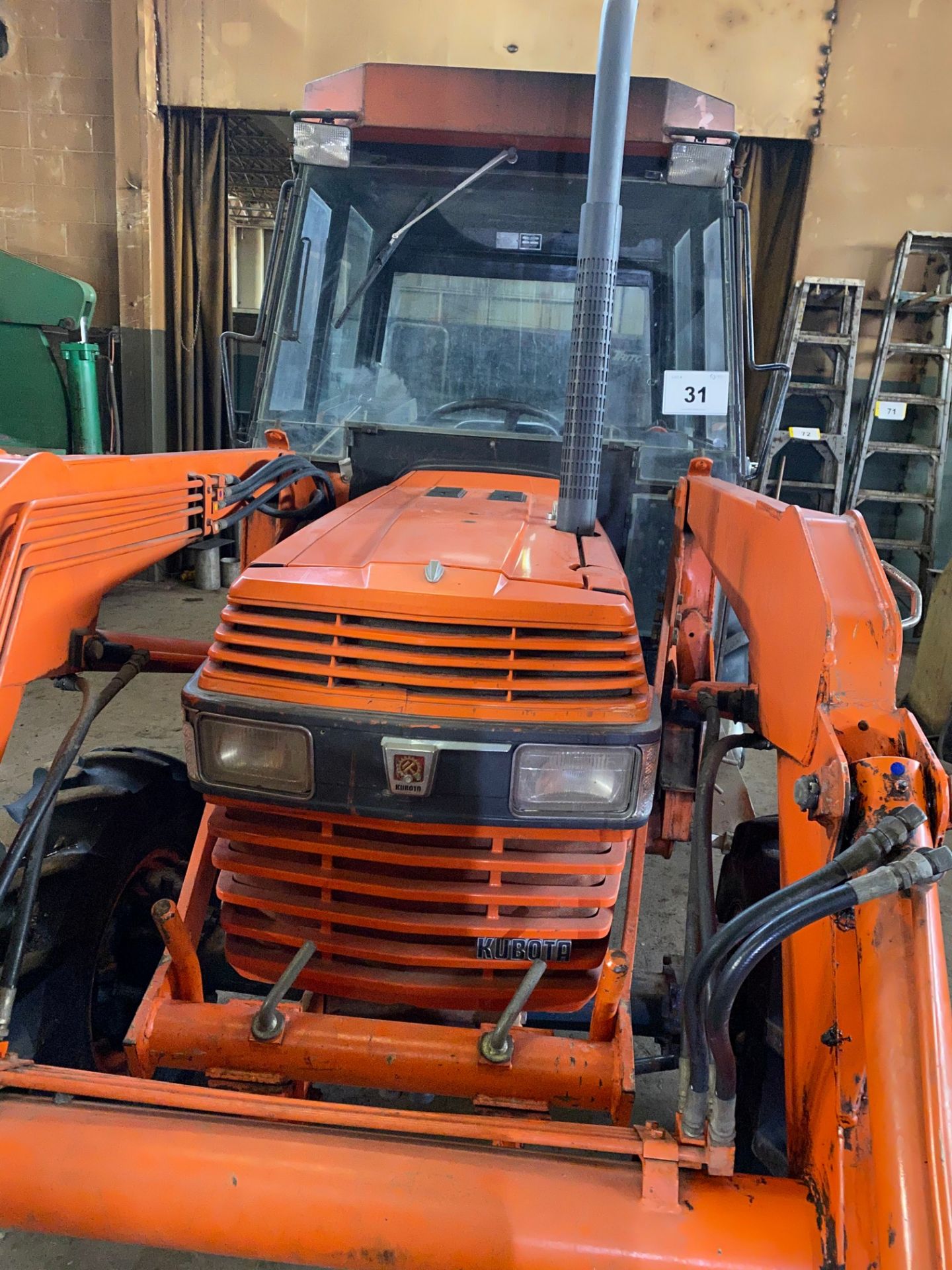 KUBOTA BF800 LOADER, S/N 10910, L3350 4WD, HYDRAULIC SHUTTLE, MARK VII, APPROX. 5,750HRS, BUCKET - Image 9 of 26