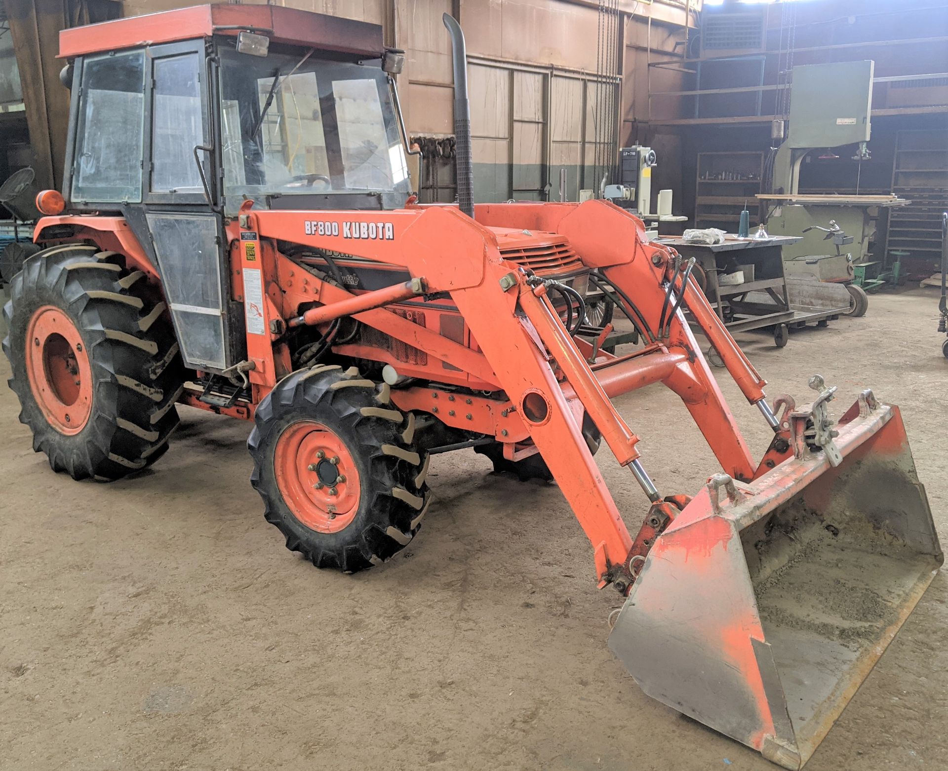 KUBOTA BF800 LOADER, S/N 10910, L3350 4WD, HYDRAULIC SHUTTLE, MARK VII, APPROX. 5,750HRS, BUCKET - Image 4 of 26