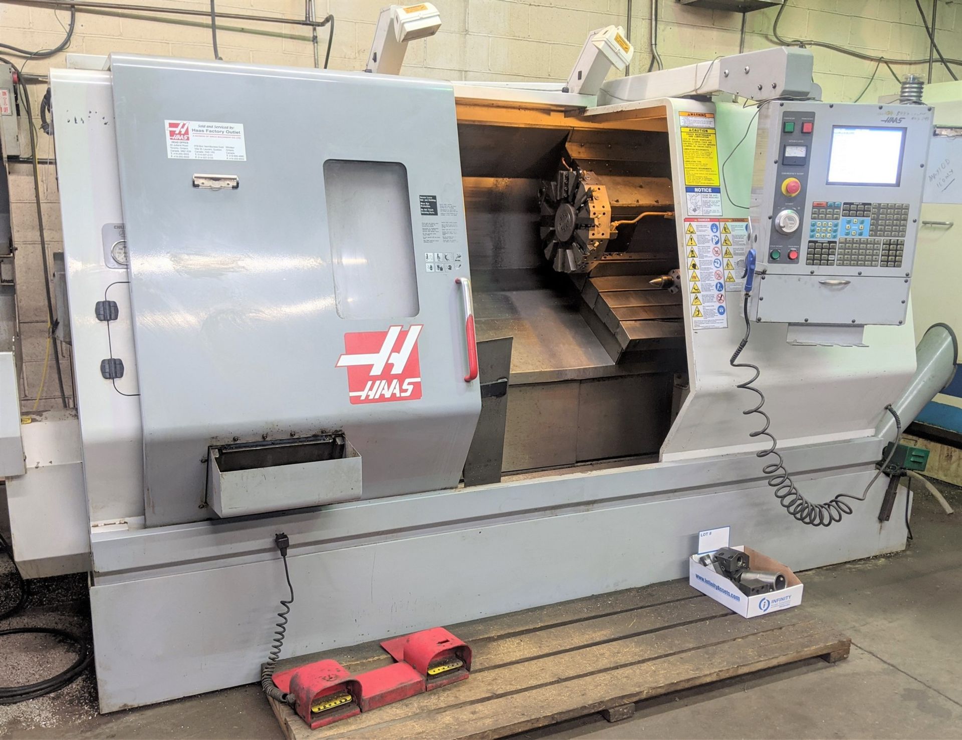 2005 HAAS SL-30T CNC LATHE, CNC CONTROL, 10” 3-JAW CHUCK, TAILSTOCK, TOOL PRESETTER, 12-STATION - Image 4 of 27