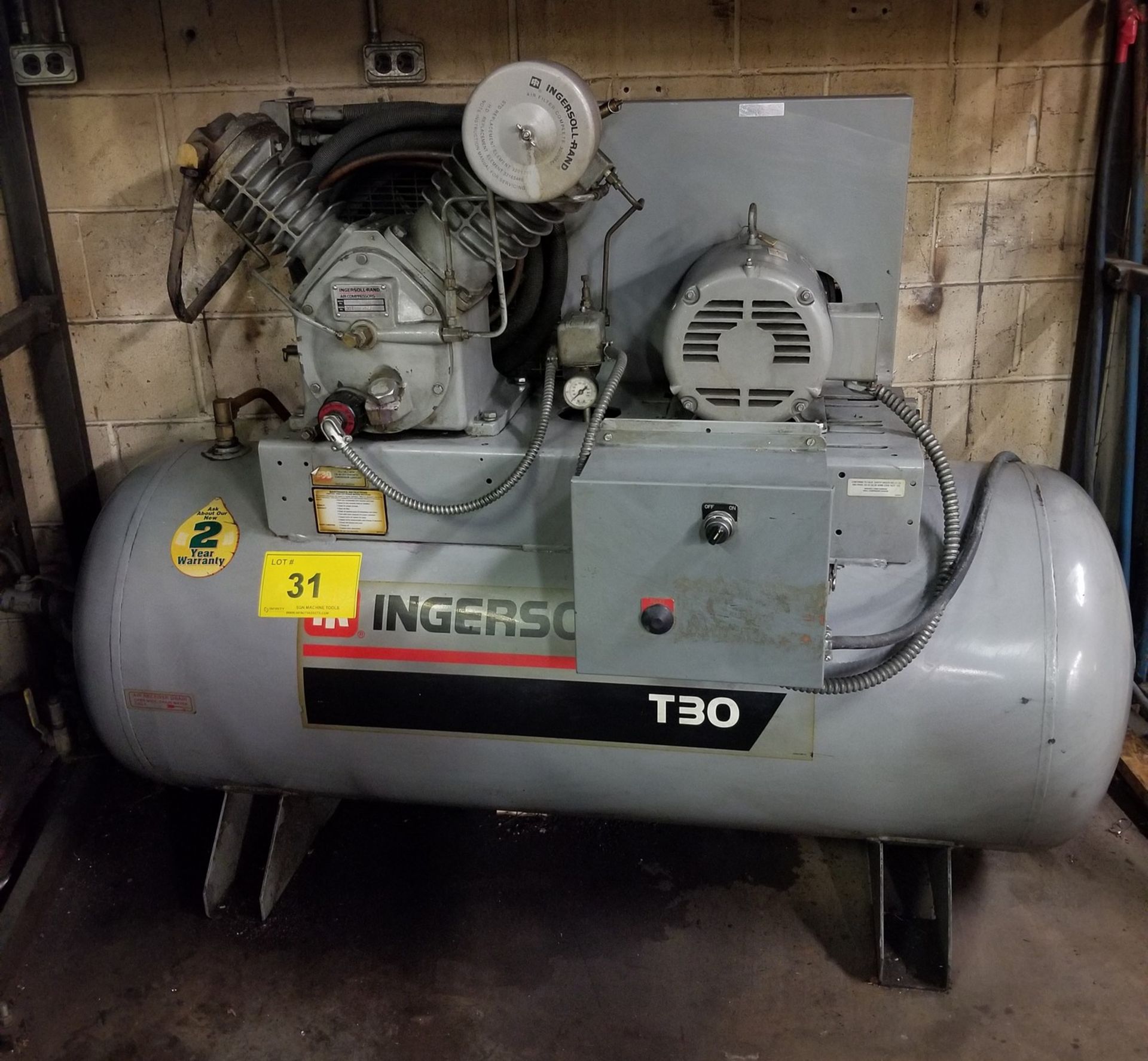 INGERSOL RAND 10HP AIR COMPRESSOR. S/N: 30T 781980