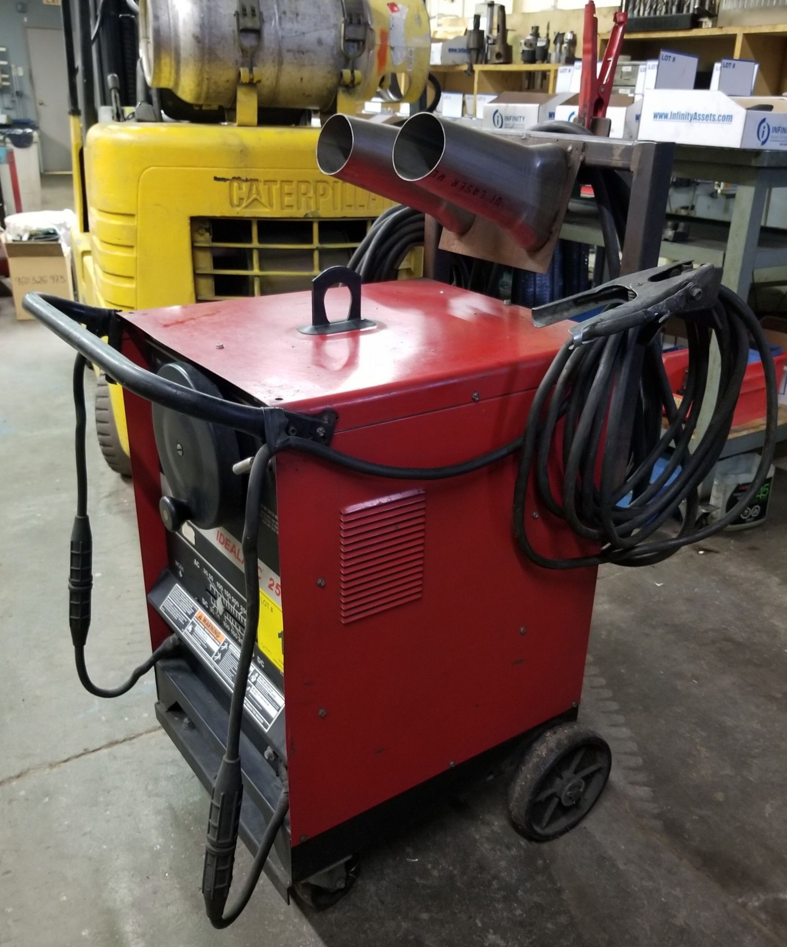 LINCOLN ELECTRIC, IDEALARC 250 WELDING AC/DC MACHINE S/N: C1990400460 - Image 2 of 4