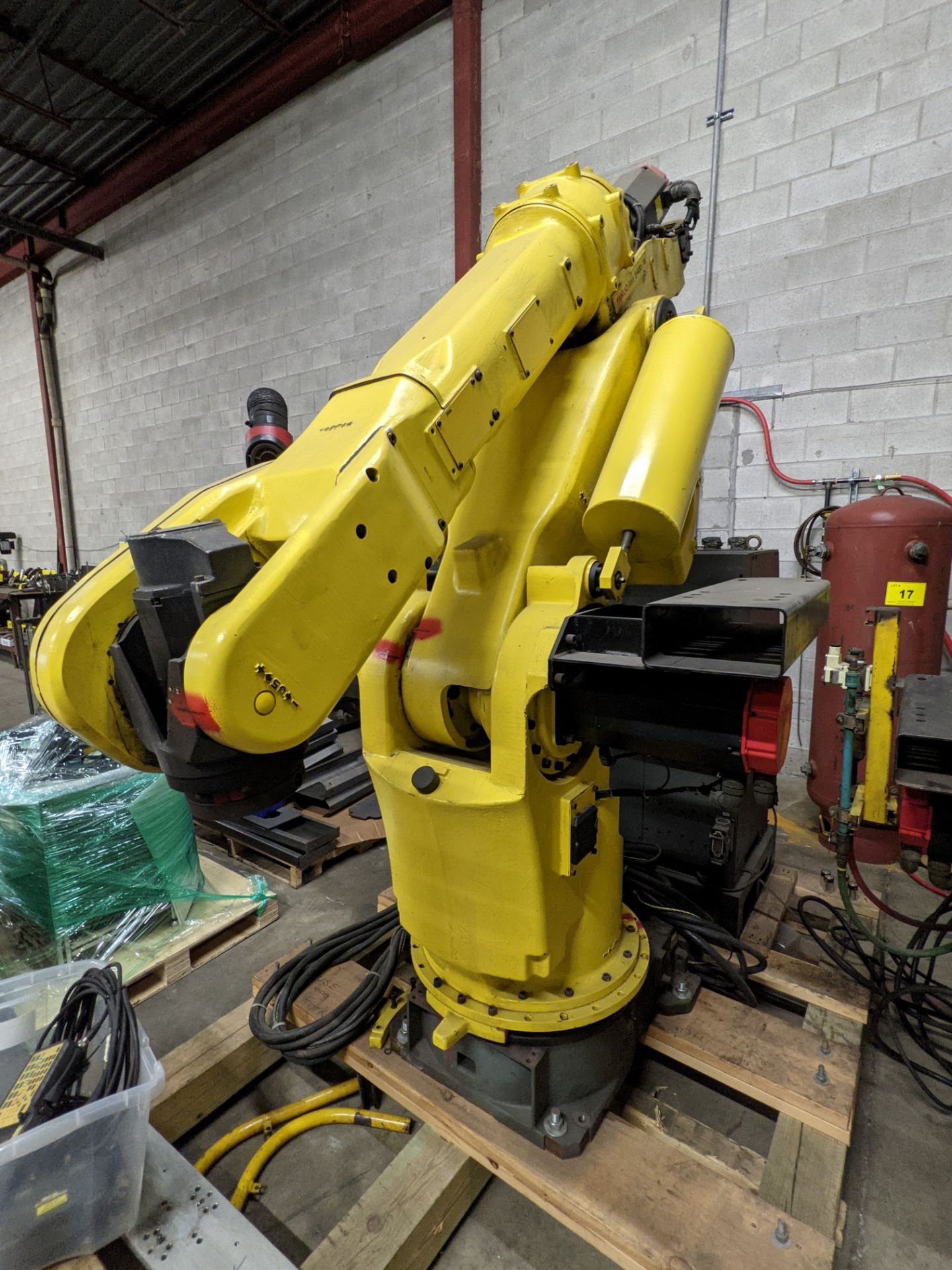 FANUC S-420IW ROBOT W/ FANUC SYSTEM R-J2 S-420I CONTROLLER, TYPE A05B-2351-B008, S/N E97900176 W/ - Image 6 of 7