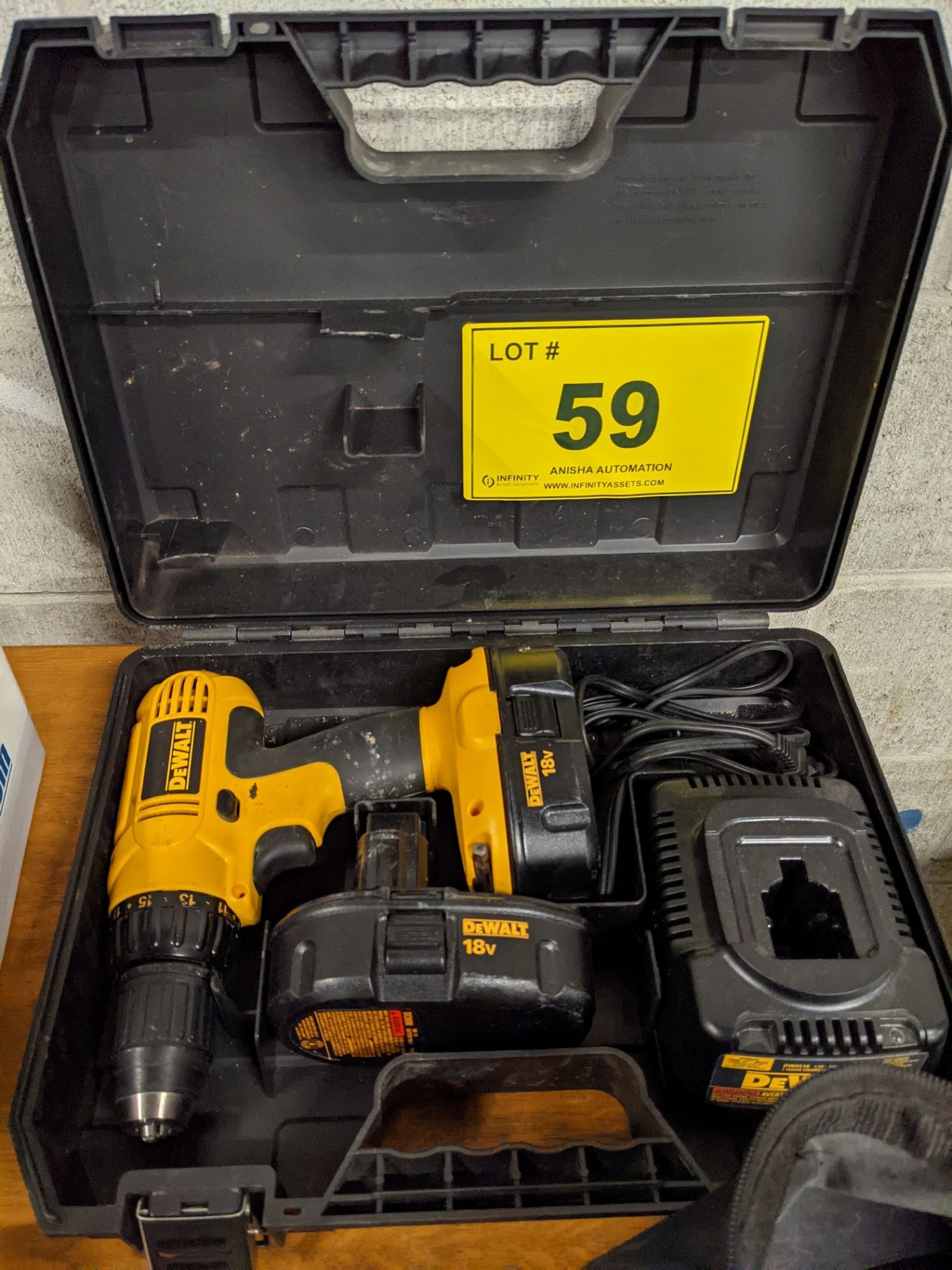 DEWALT 18V CORDLESS DRILL W/ CHARGER