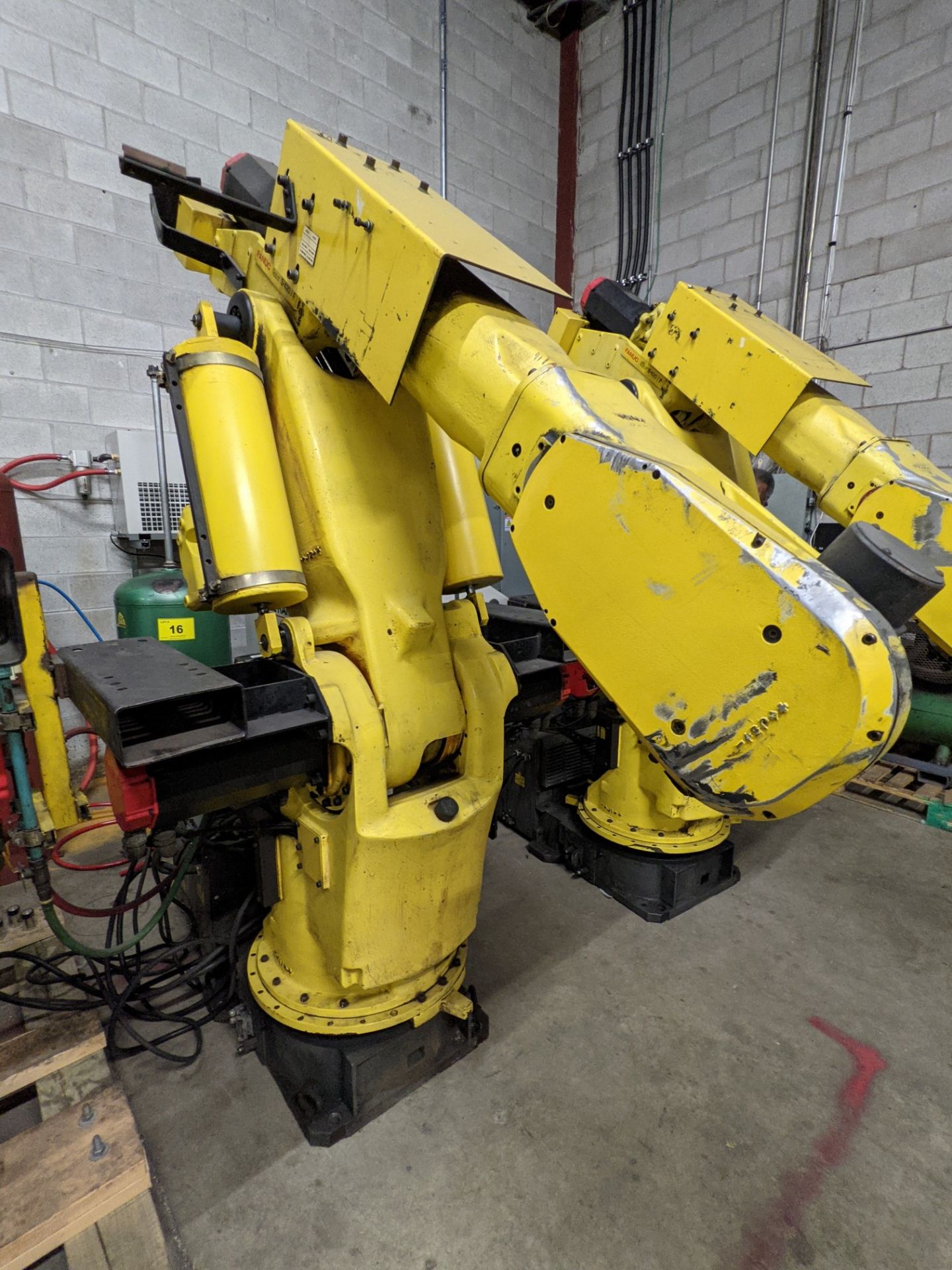 FANUC S-420IF ROBOT W/ FANUC SYSTEM R-J2 CONTROLLER, TYPE A05B-2350-B003, S/N E96902609 W/ PENDANT - Image 8 of 10