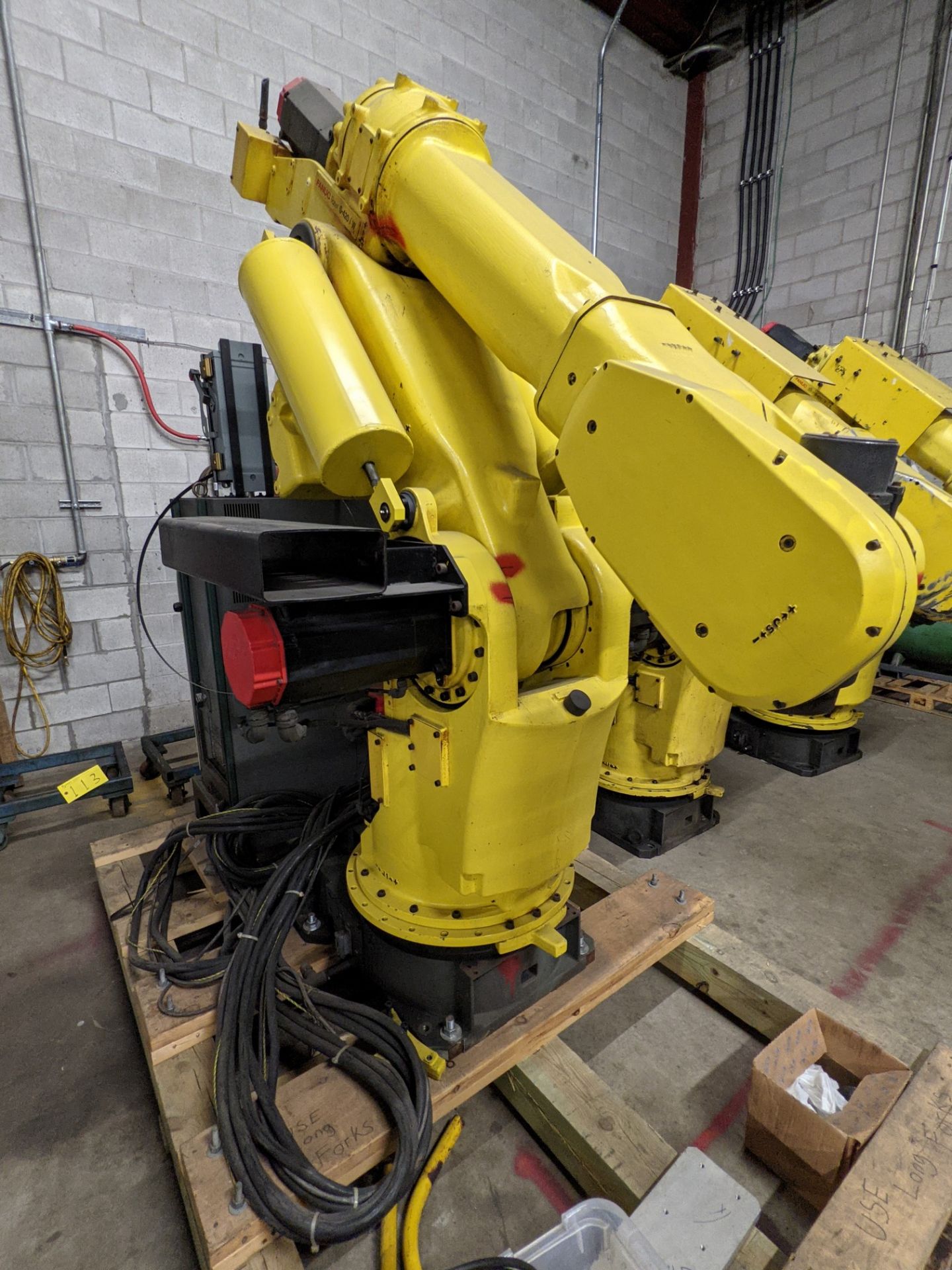 FANUC S-420IW ROBOT W/ FANUC SYSTEM R-J2 S-420I CONTROLLER, TYPE A05B-2351-B008, S/N E97900176 W/ - Image 5 of 7