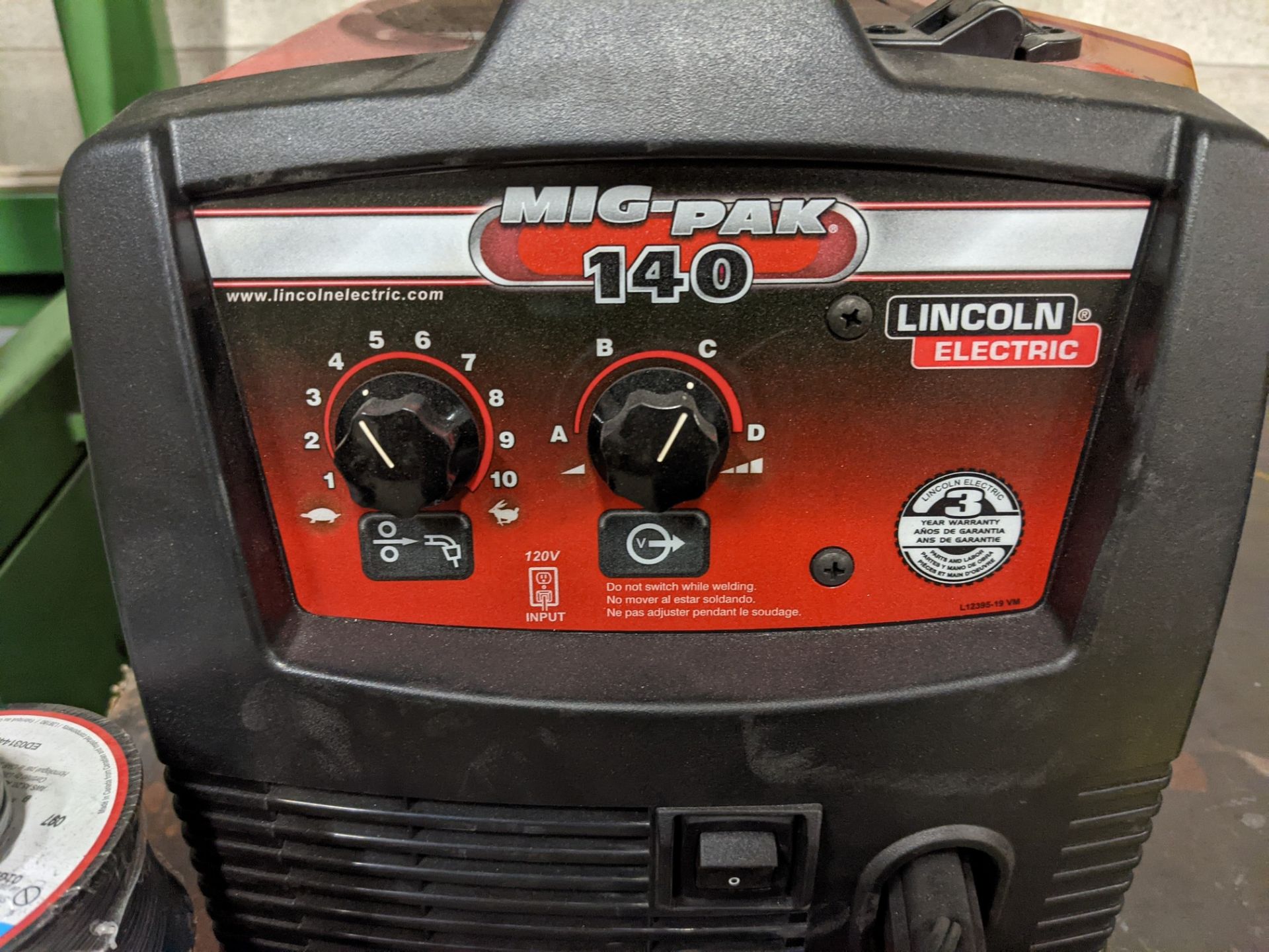 LINCOLN ELECTRIC MIG-PAC140 WELDER W/ MASK - Image 2 of 5