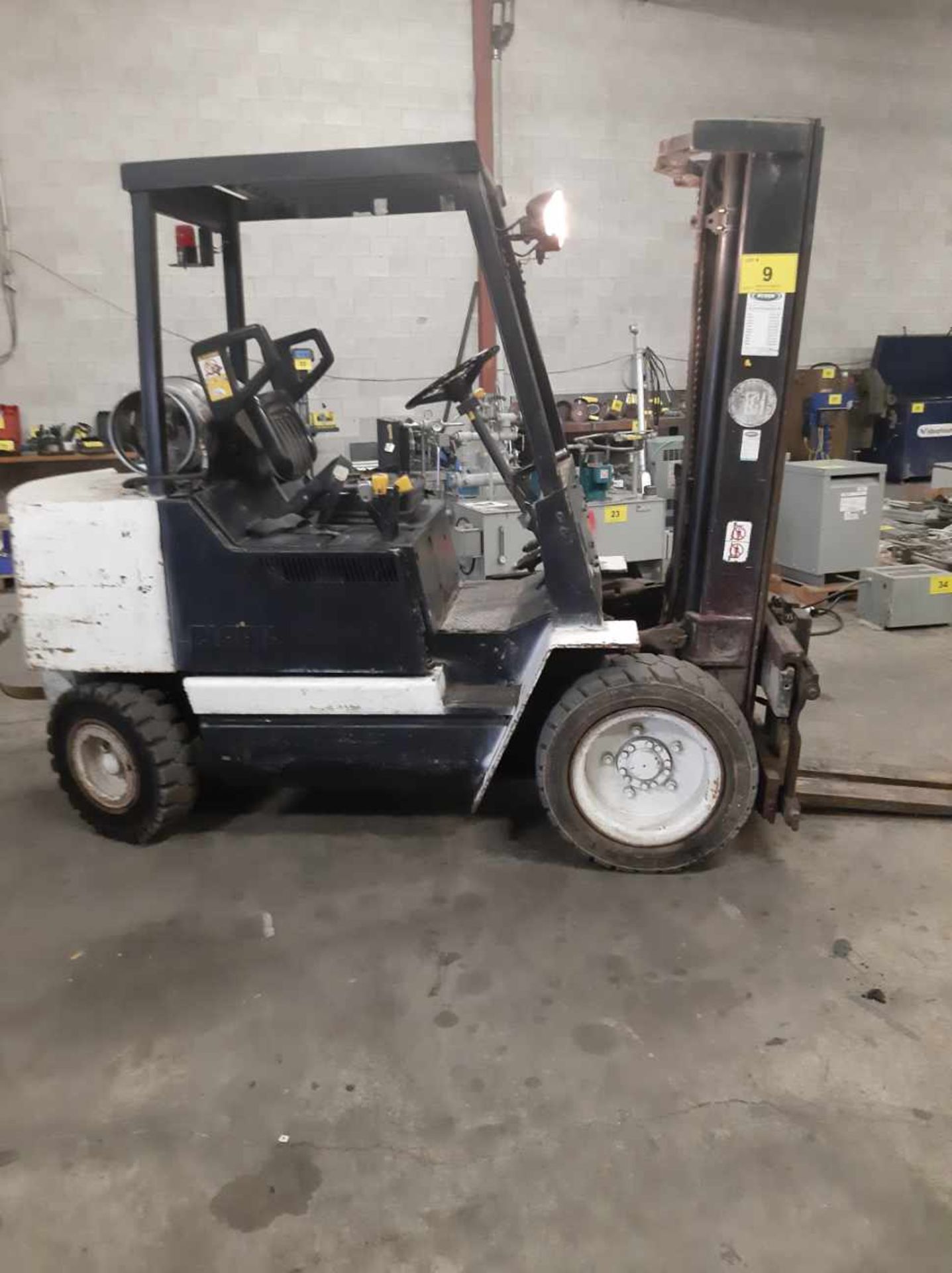 CLARK GP530S PROPANE FORKLIFT, 5,000LB CAP., 3-STAGE MAST, SIDE SHIFT, APPROX. 2,413HRS (NO