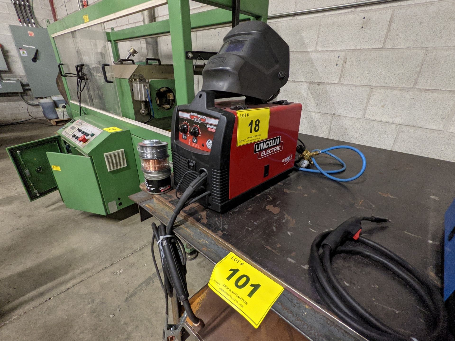 LINCOLN ELECTRIC MIG-PAC140 WELDER W/ MASK