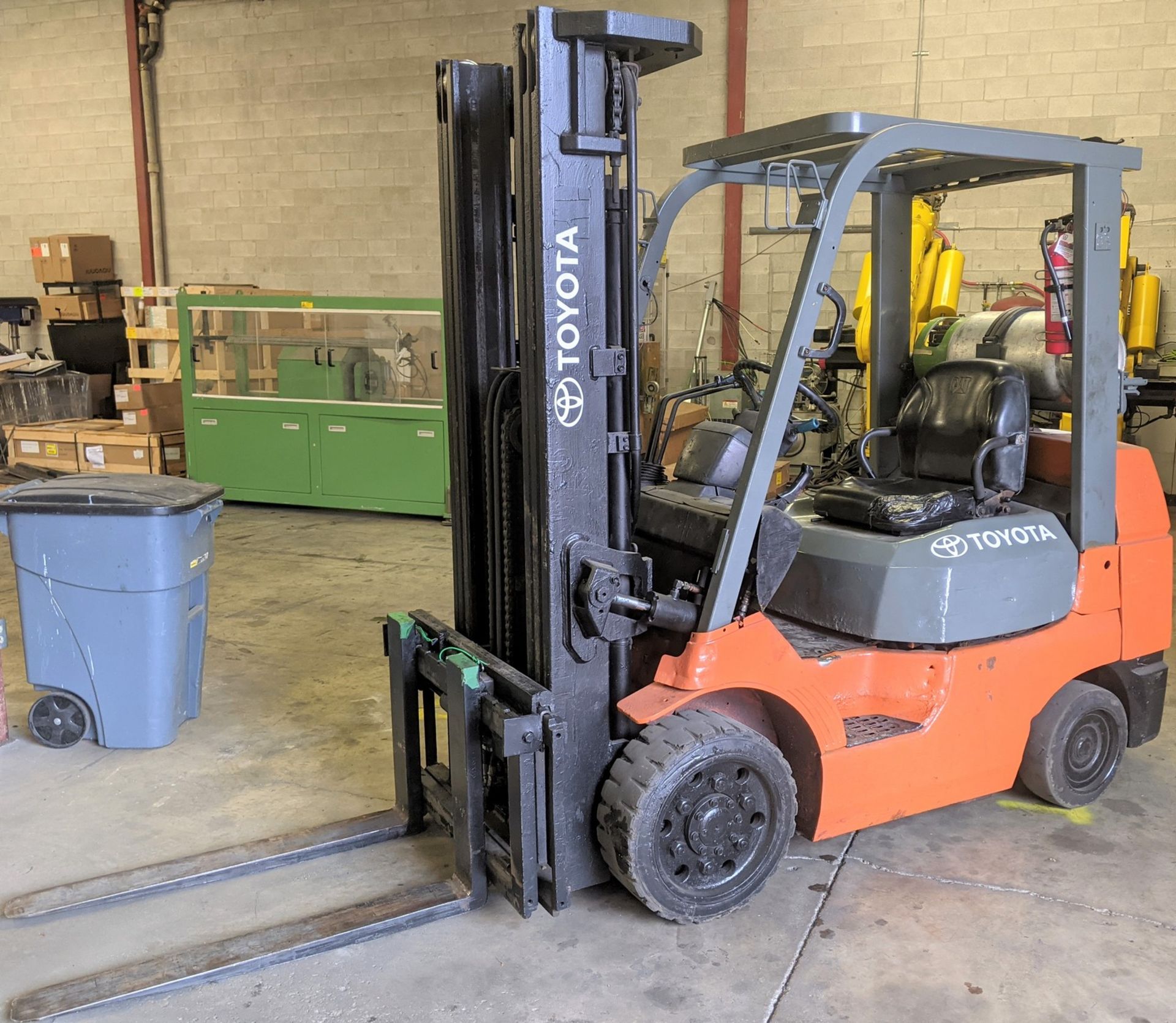 TOYOTA 7FGCU30 PROPANE FORKLIFT, 5,120LB CAP., 187” MAX LIFT, 3-STAGE MAST, SIDE SHIFT, S/N 60133,