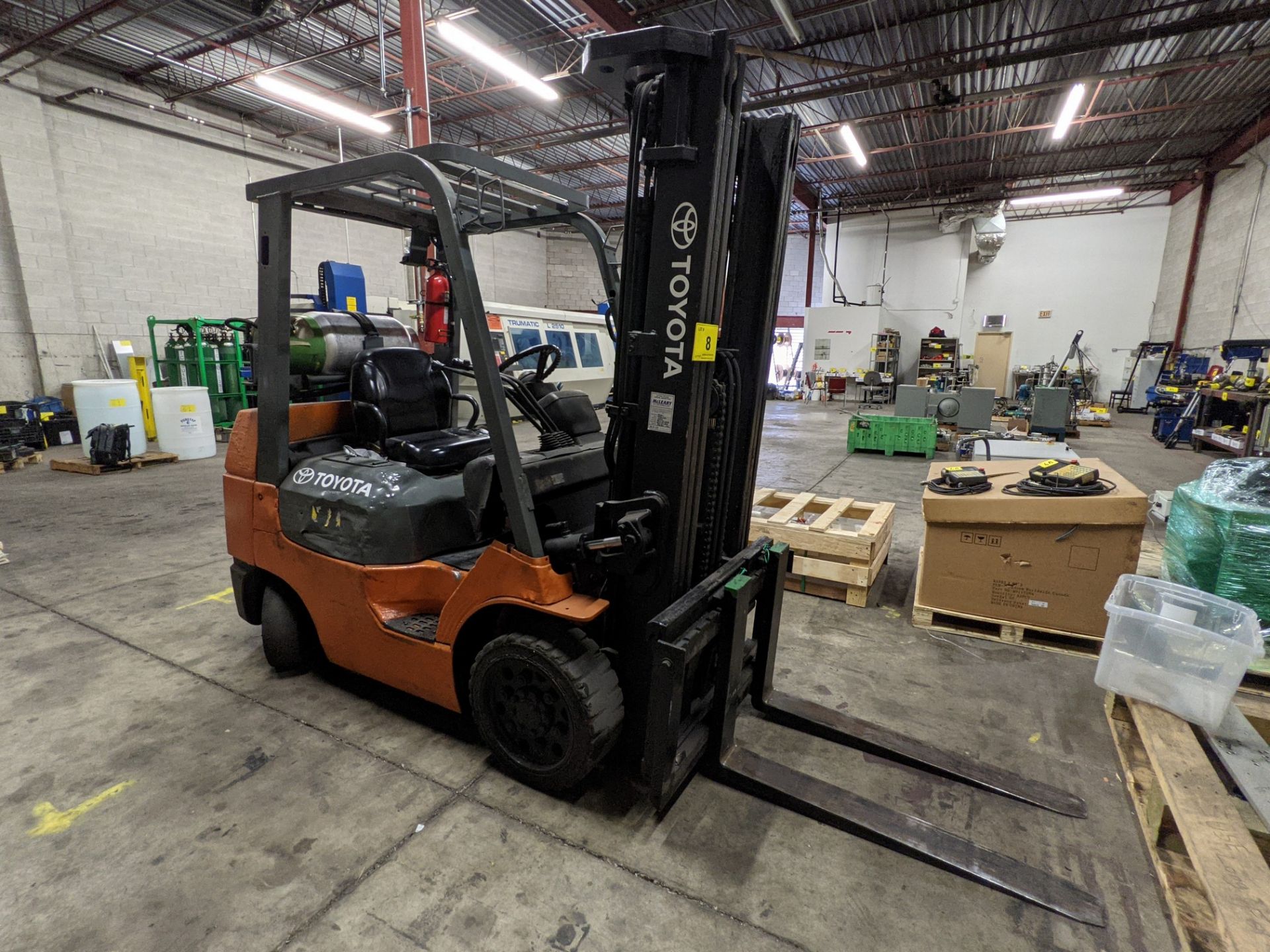 TOYOTA 7FGCU30 PROPANE FORKLIFT, 5,120LB CAP., 187” MAX LIFT, 3-STAGE MAST, SIDE SHIFT, S/N 60133, - Image 11 of 13