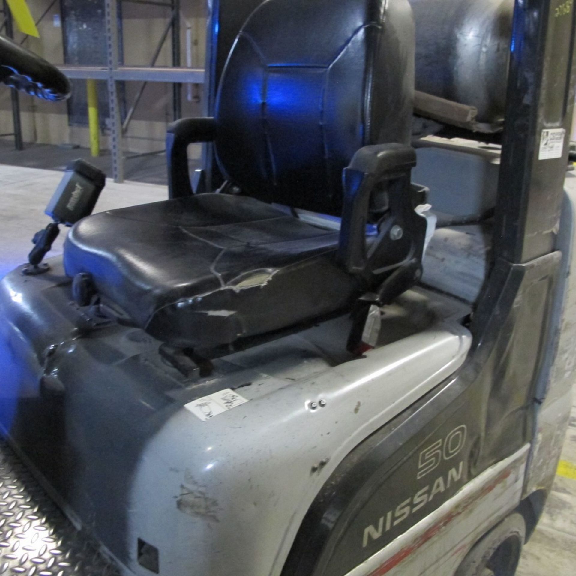 NISSAN 50MCU1F2A25LV PROPANE FORKLIFT W/ CASCADE HYDRAULIC CLAMP ATATCHMENT (SOUTHEAST PLANT) - Image 9 of 11