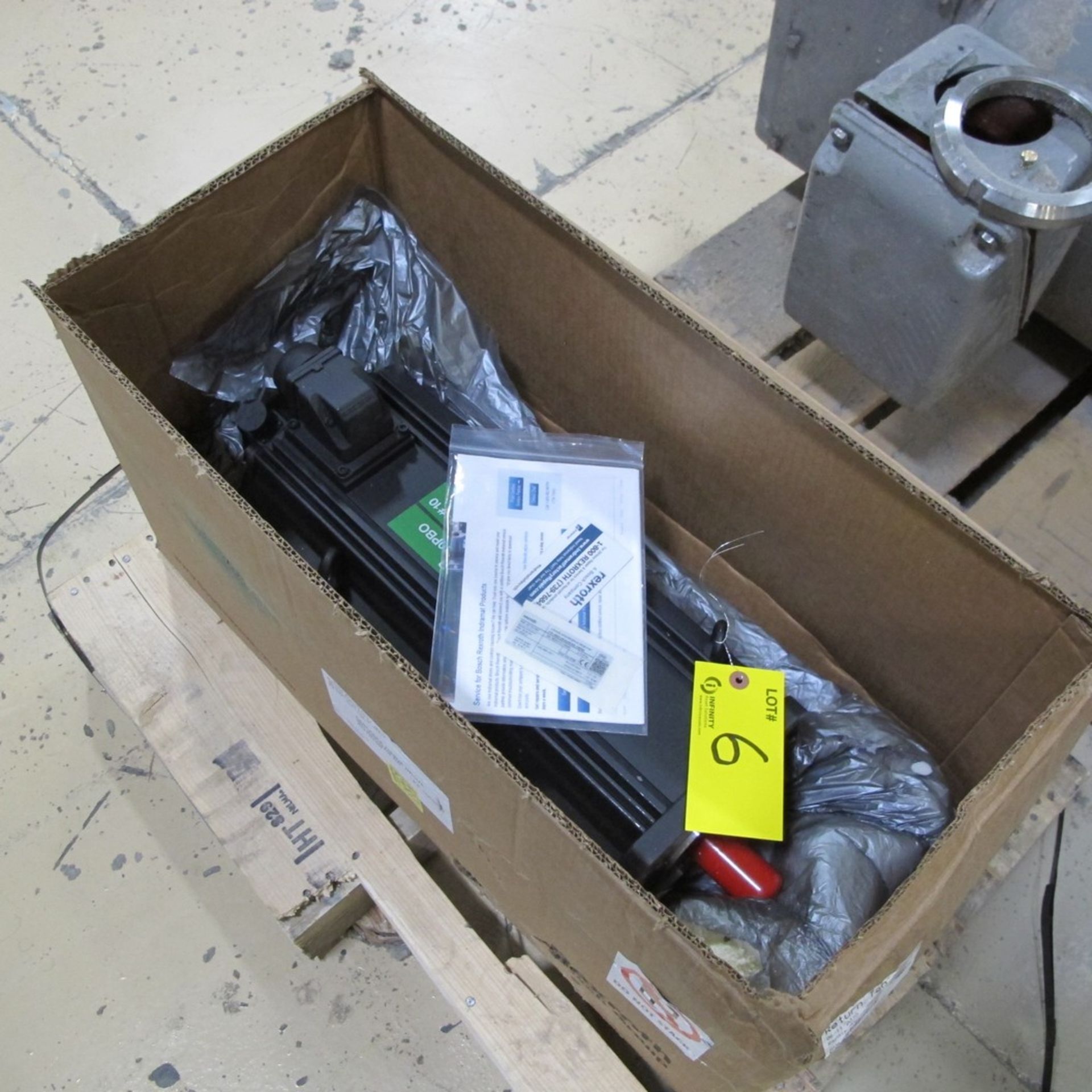 BOSCH REXROTH INDRAMAT 3 PHASE SYNCHRONOUS SERVO MOTOR PM-MDD-112D-N-030 N2L-130PB0, AC600V (