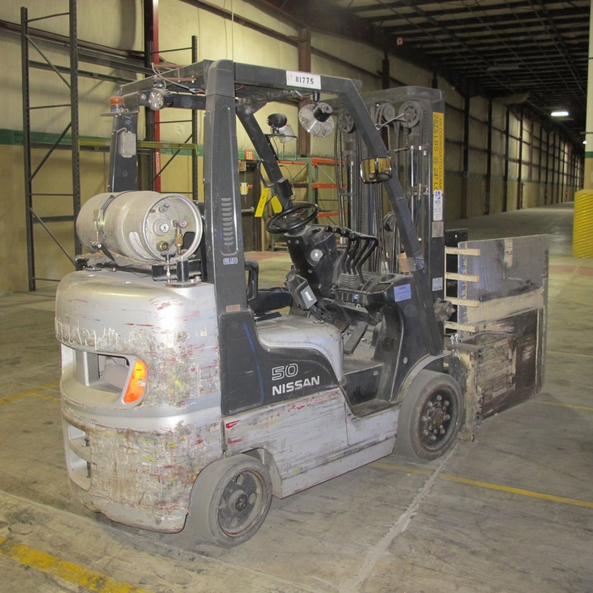 NISSAN 50MCU1F2A25LV PROPANE FORKLIFT W/ CASCADE HYDRAULIC CLAMP ATATCHMENT (SOUTHEAST PLANT) - Image 3 of 11
