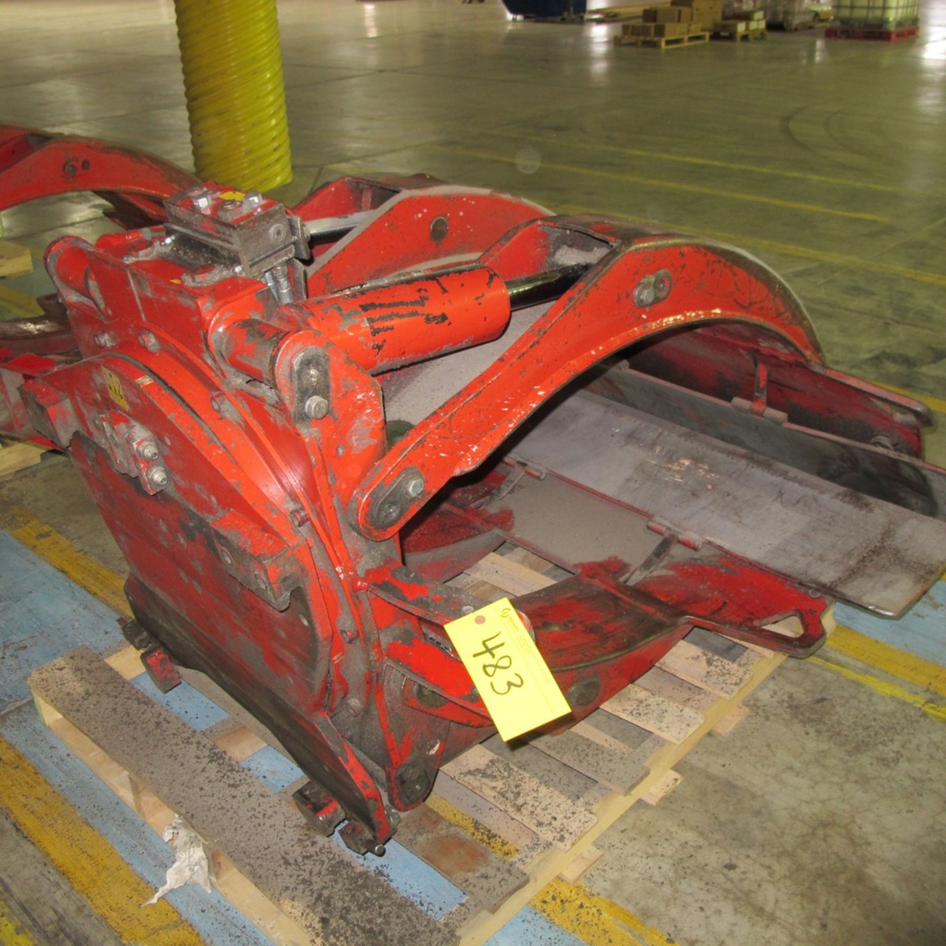 CASCADE HYDRAULIC FORKLIFT CLAMP ATTACHMENT (SOUTHWEST PLANT)