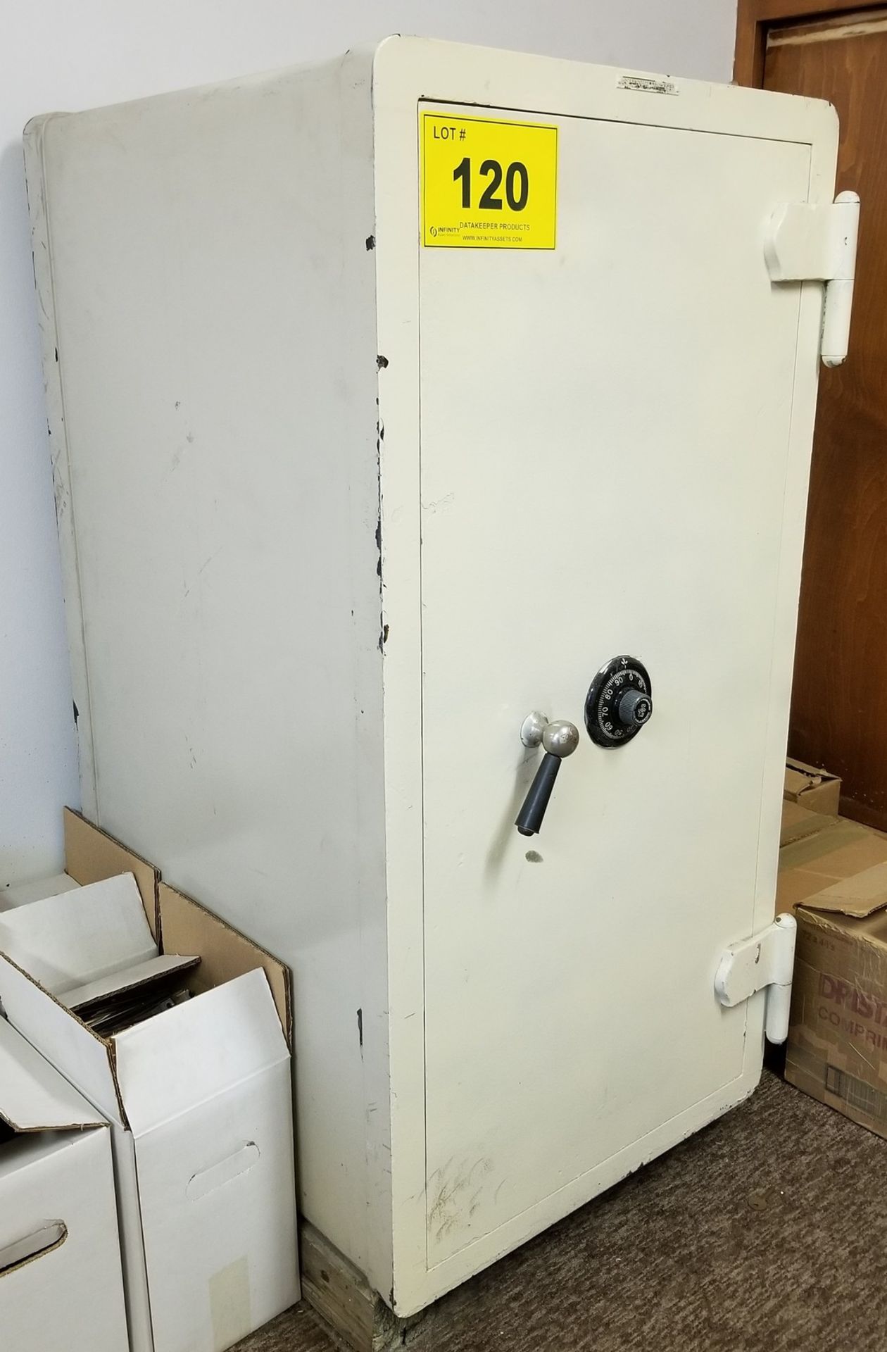 UNDERWRITERS LABORATORIES SAFE W/ COMBINATION