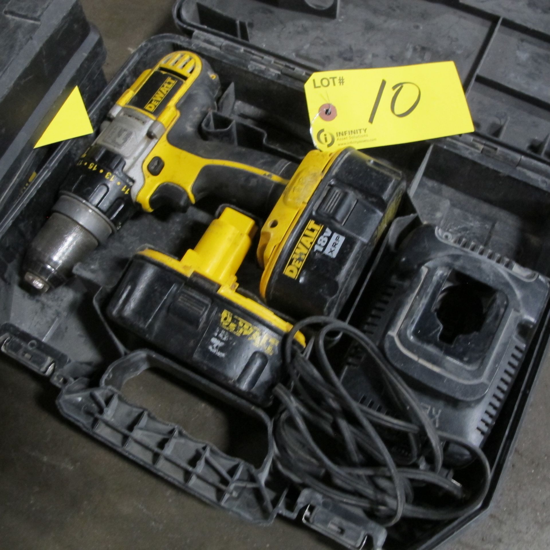 DEWALT DCD950 CORDLESS DRILL W/ (2) 18V BATTERIES, CHARGER AND CASE
