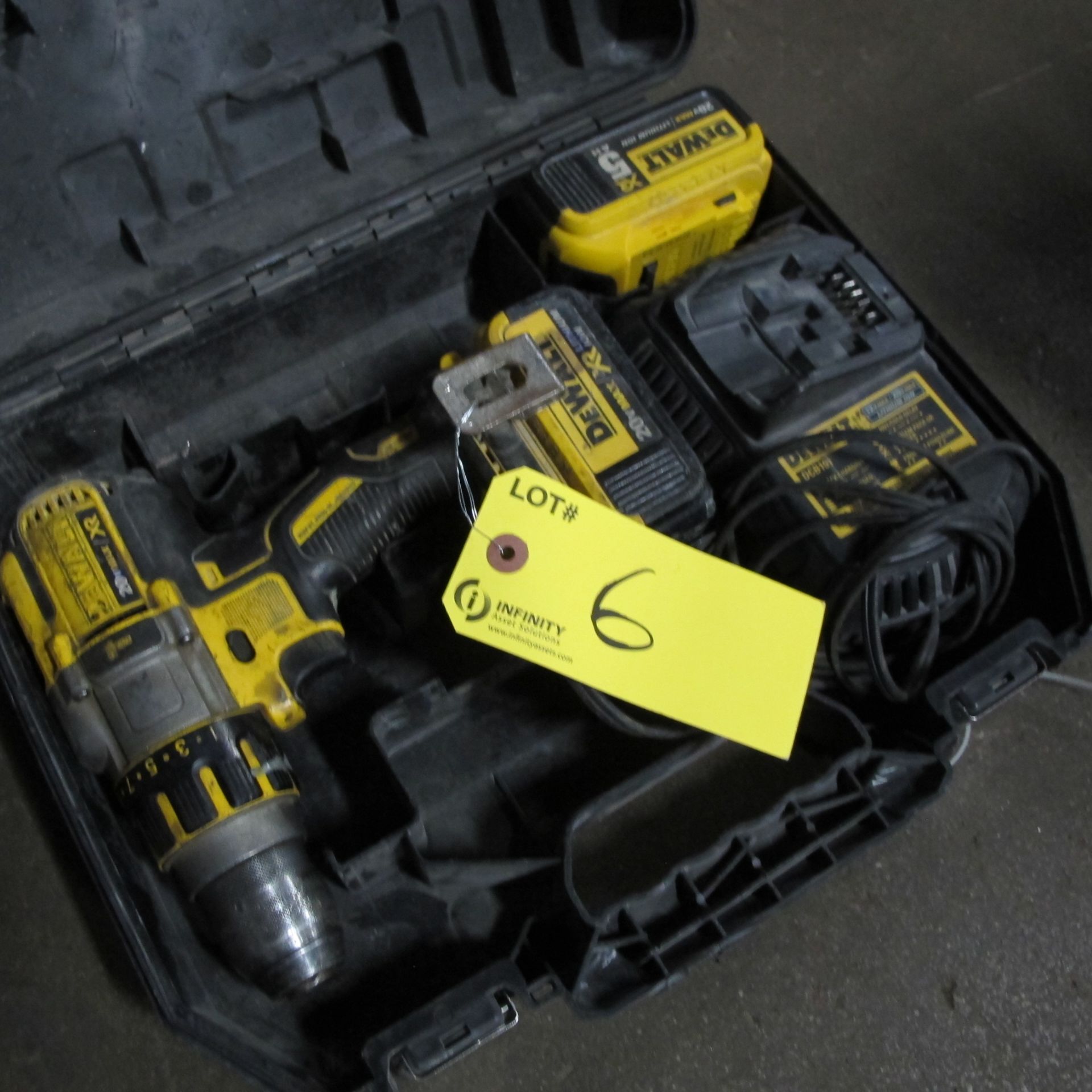 DEWALT 20 MAX XR CORDLESS DRILL DCD995 W/ (2) 20V BATTERIES, CHARGER AND CASE