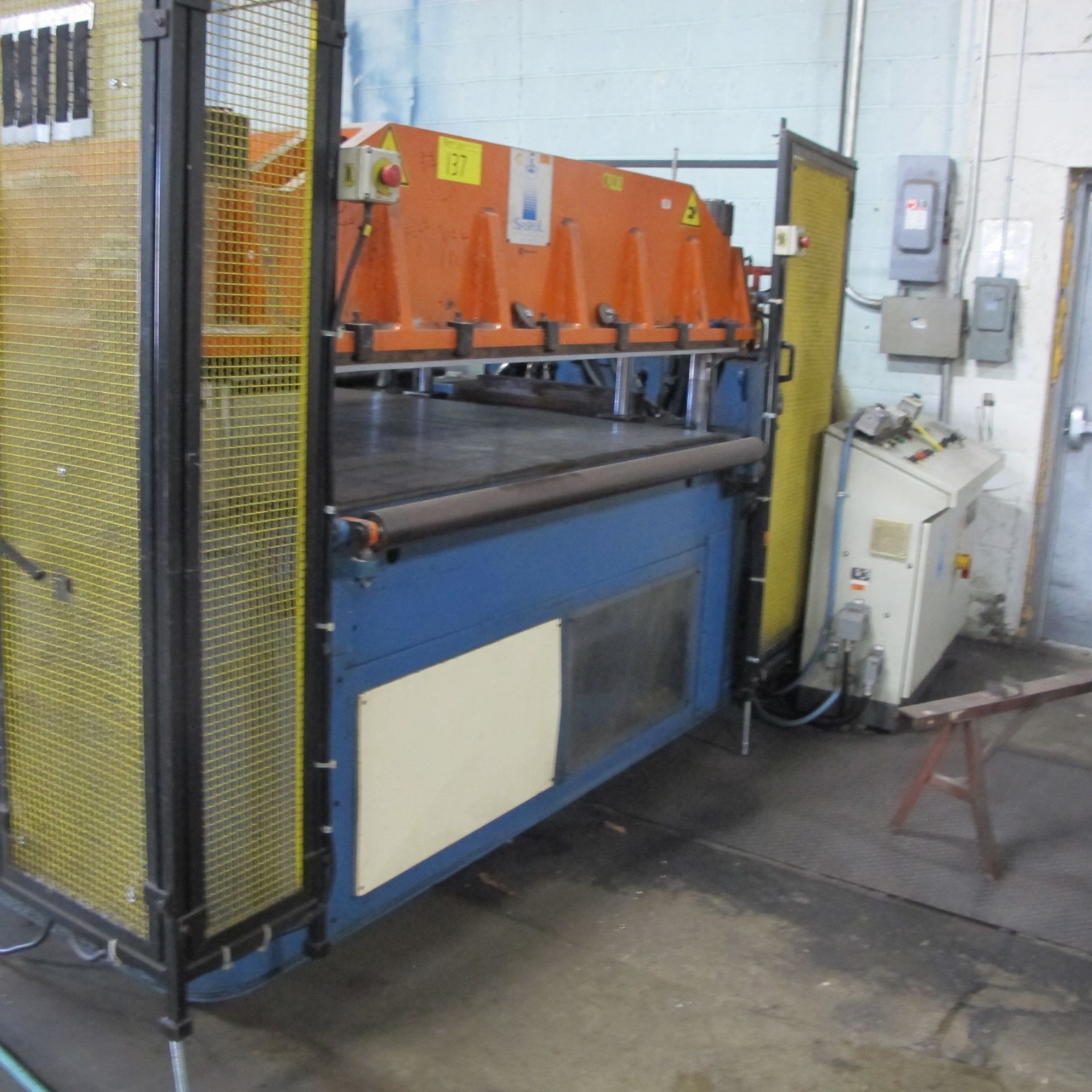 SASPOL HYDRAULIC DIE CUTTING PRESS, APPROX. 100-TON CAP., 6' X 5' BED W/ CONTROL PANEL - Image 5 of 9