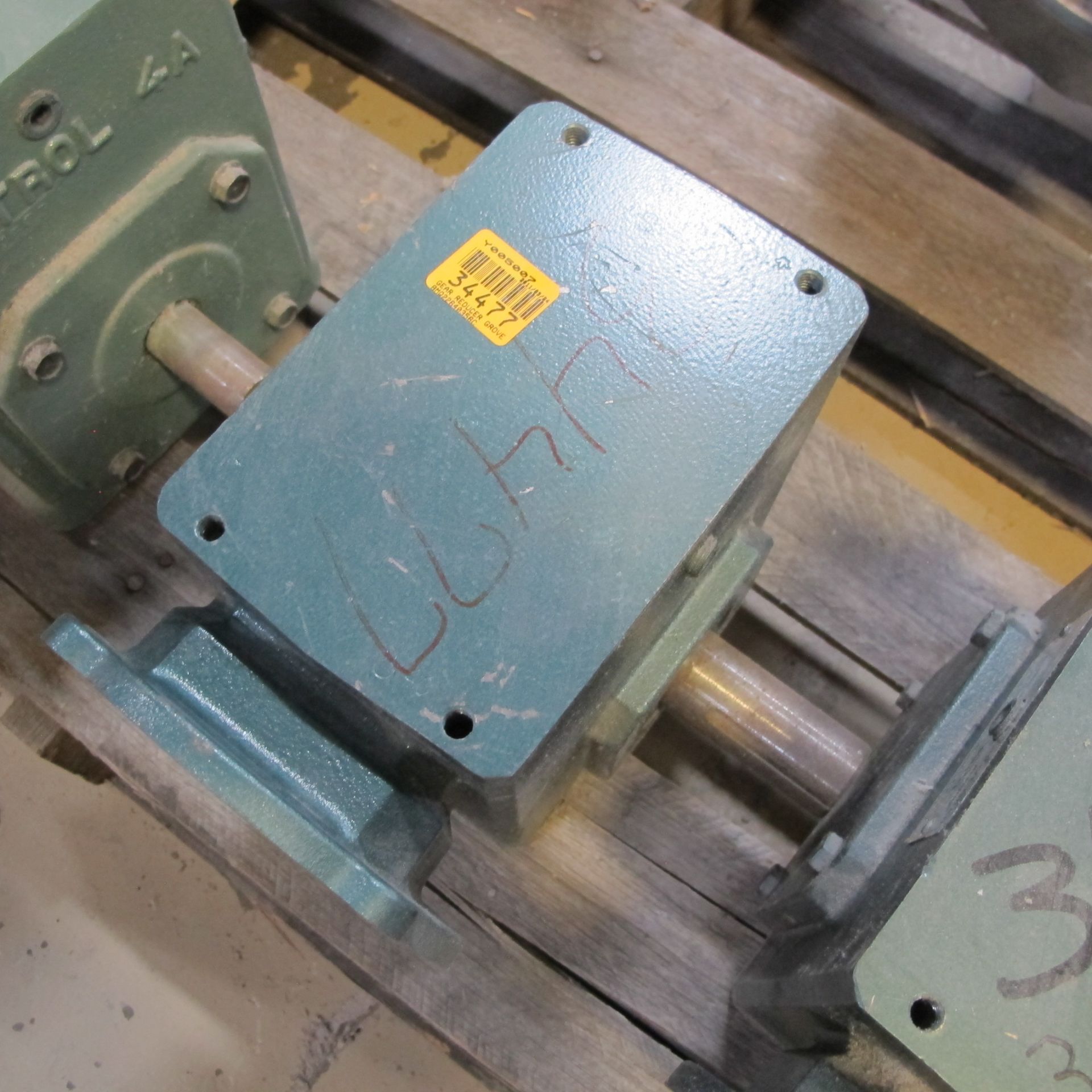 LOT OF (4) GEARBOXES IN ROW, GROVE HEAR BM011-2, RATIO 2:1, WEPCO 4ACLH, RATIO 40:1, (2) GROVE - Image 7 of 10